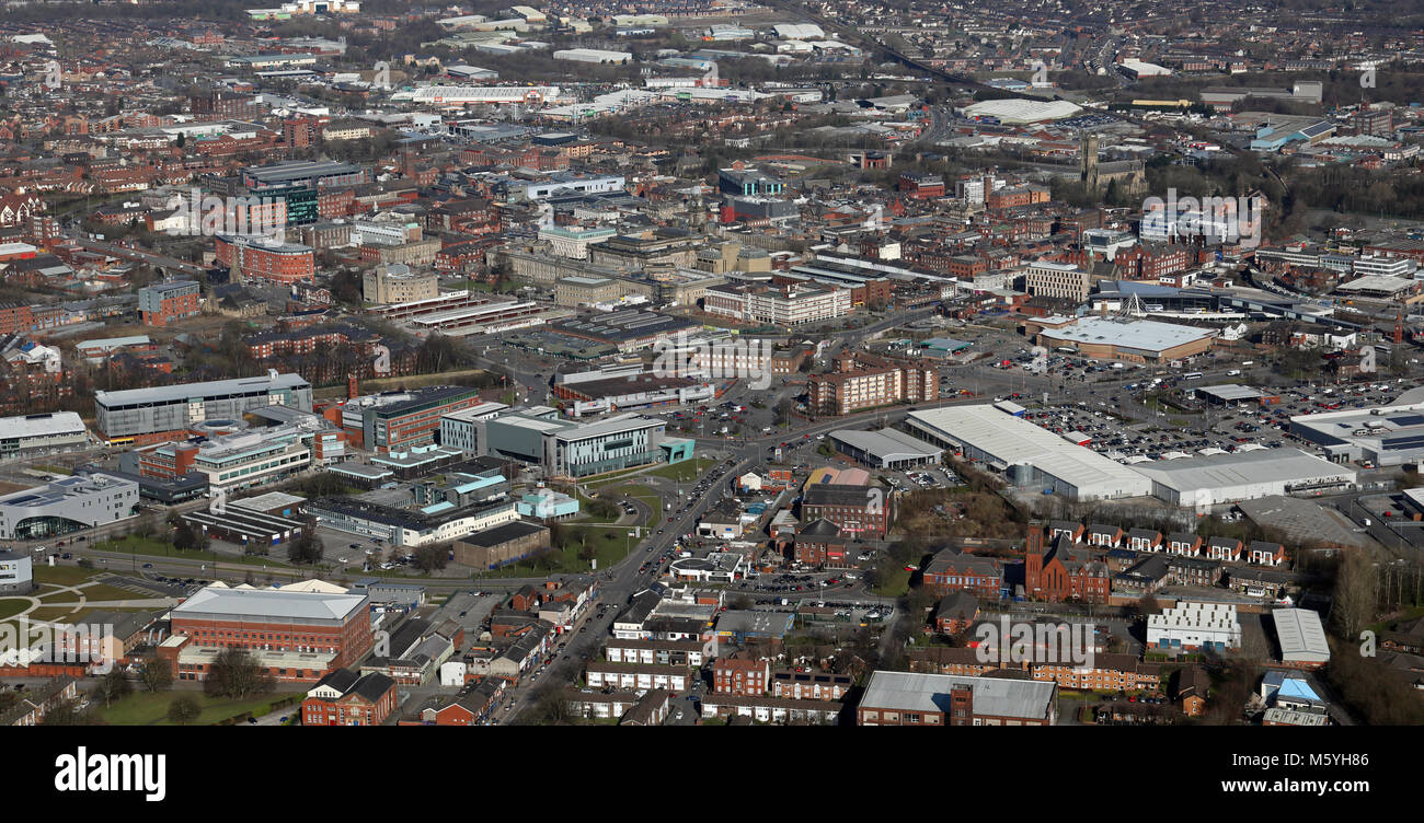 Luftaufnahme von Bolton Stadtzentrum aus dem Süden, Greater Manchester, UK Stockfoto