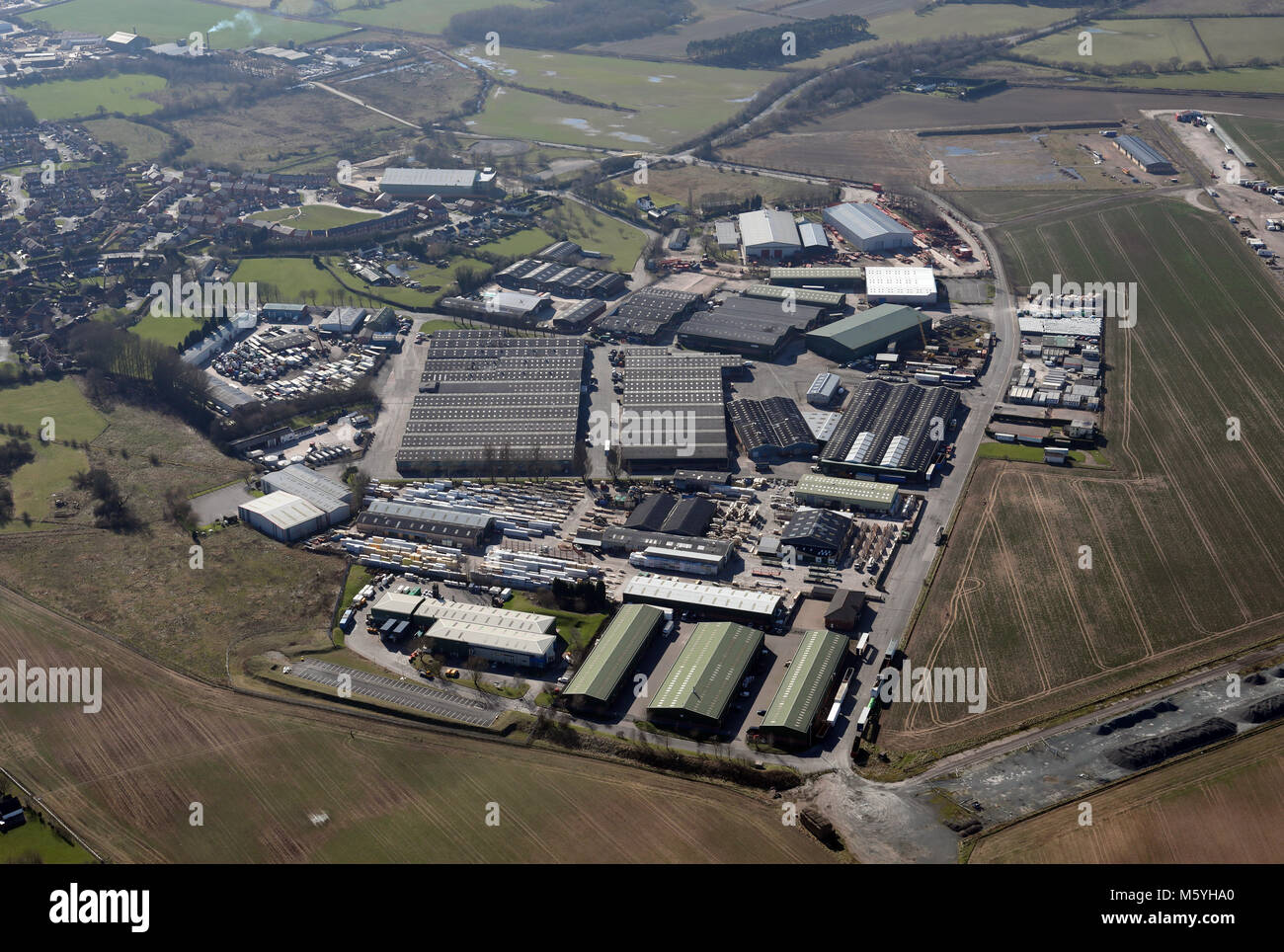 Luftaufnahme von hixon Airfield Industrial Estate, Staffordshire, Großbritannien Stockfoto
