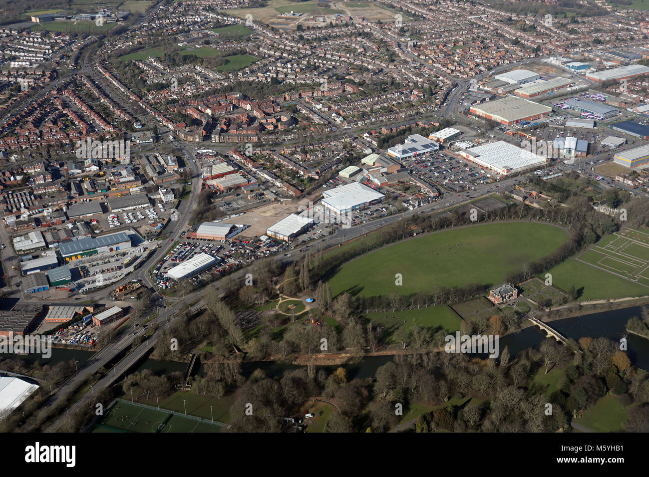 Luftaufnahme von Abbey Park und Unternehmen und Einzelhandelsgeschäfte entlang der A 6 nördlich von Leicester, Großbritannien Stockfoto