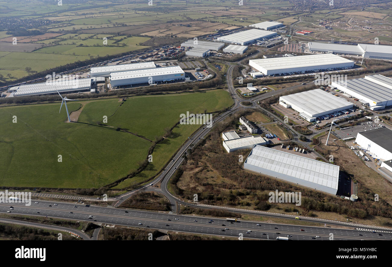 Luftaufnahme von Industrie- & Business Units an der Kreuzung 18 der Autobahn M1 entfernt, in der Nähe von Daventry, Großbritannien Stockfoto