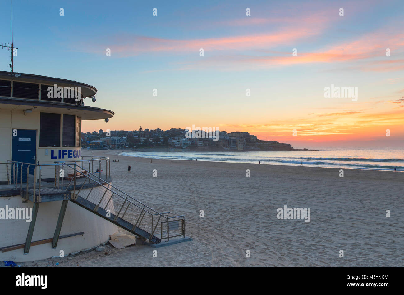 Bondi Beach bei Sonnenaufgang, Sydney, New South Wales, Australien Stockfoto