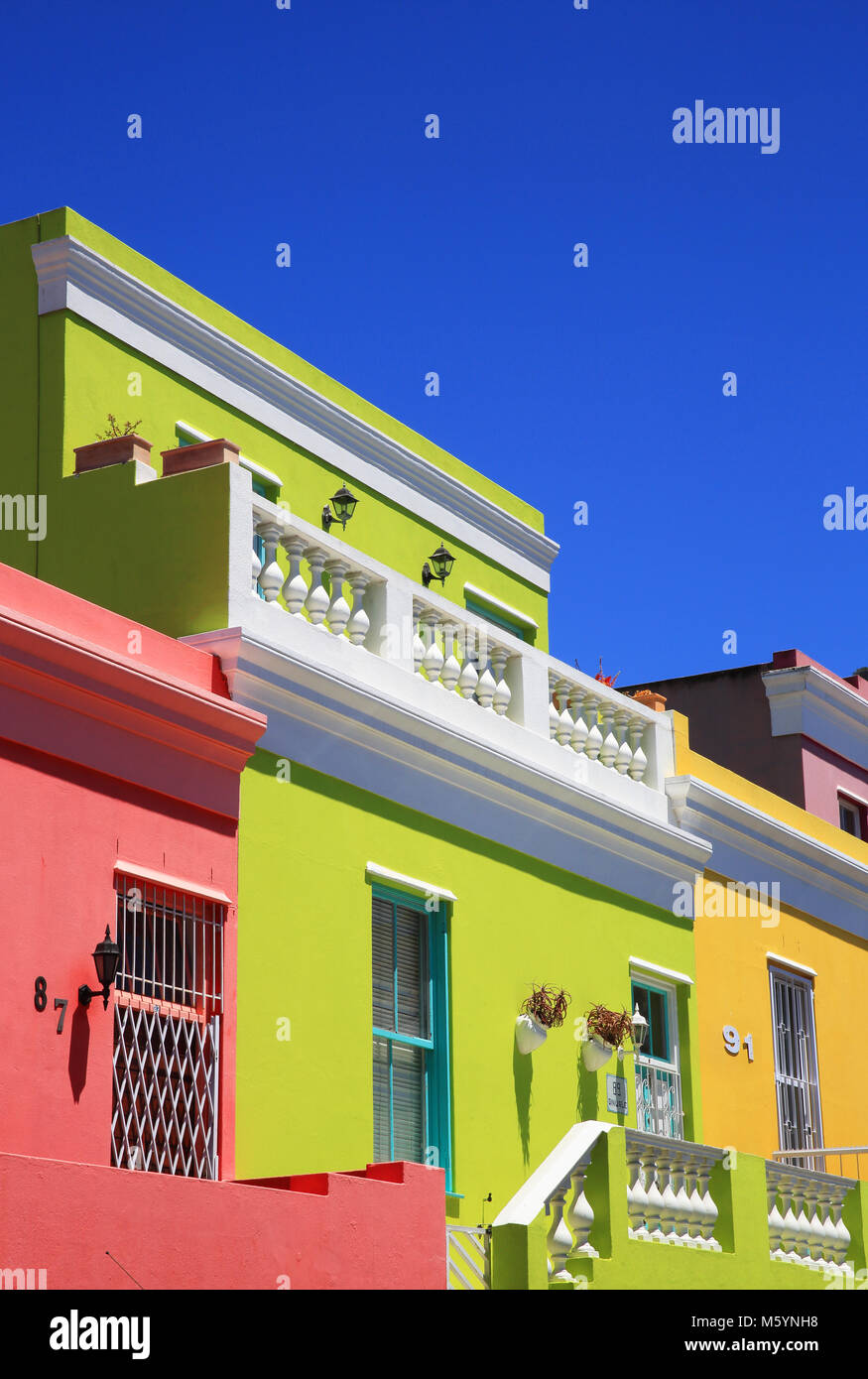 Die bunten Häuser des lebendigen Bo-Kaap Viertel von Kapstadt, die früher als Malay Quarter bekannt, in Südafrika Stockfoto