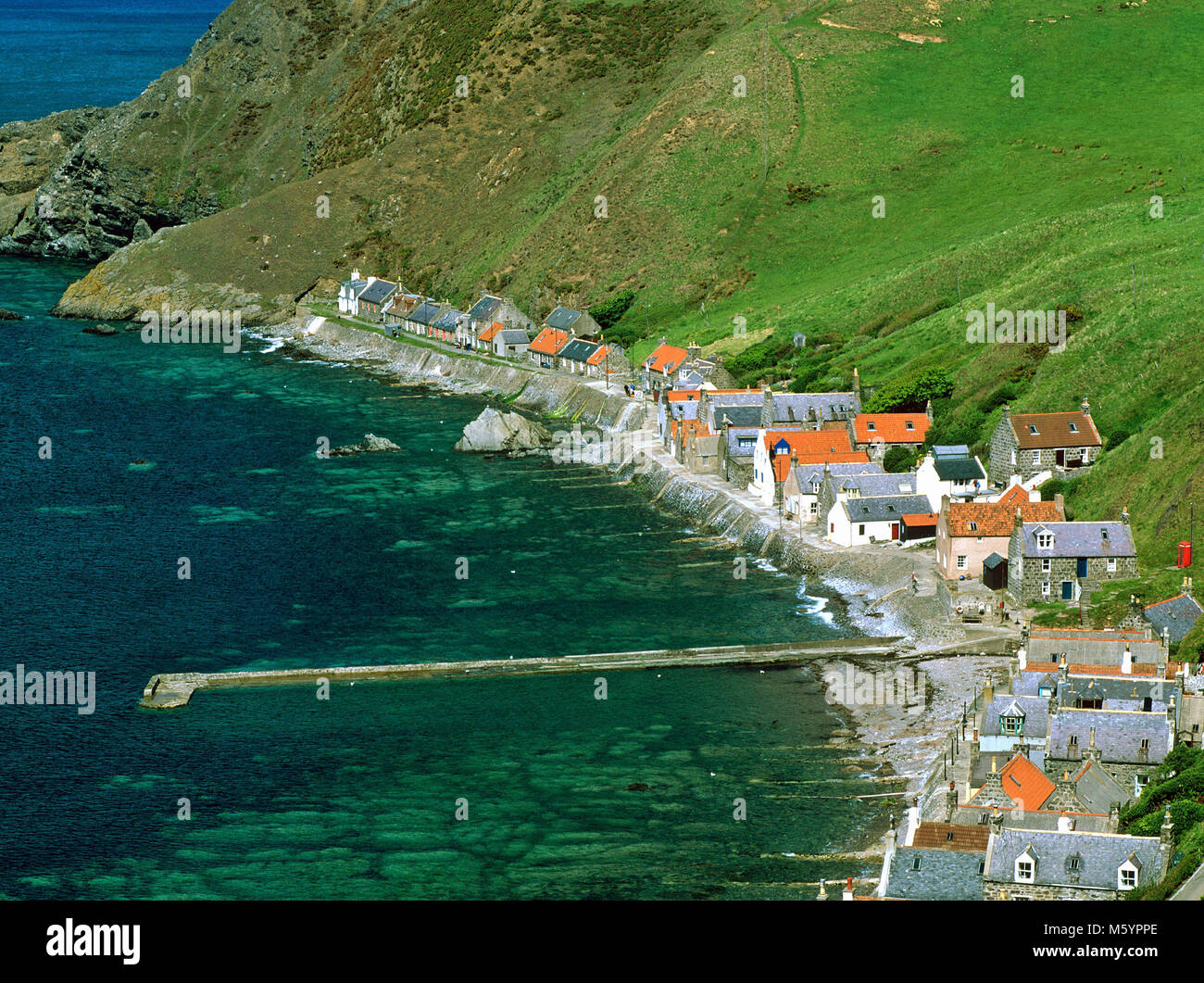 Crovie, einst ein Fischerdorf nun vollständig, Hütten, in der Nähe von Banff an der Nordküste von Aberdeenshire, Schottland Stockfoto