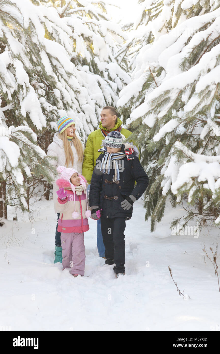 Familie in Winter park Stockfoto