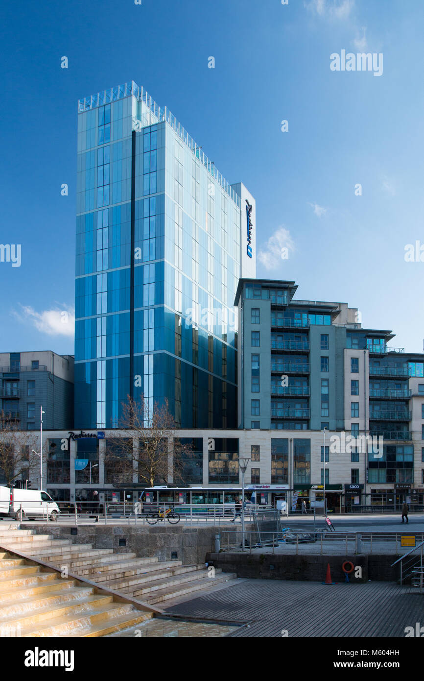 BRISTOL: Radisson Blu Hotel Bristol Harbourside Stockfoto