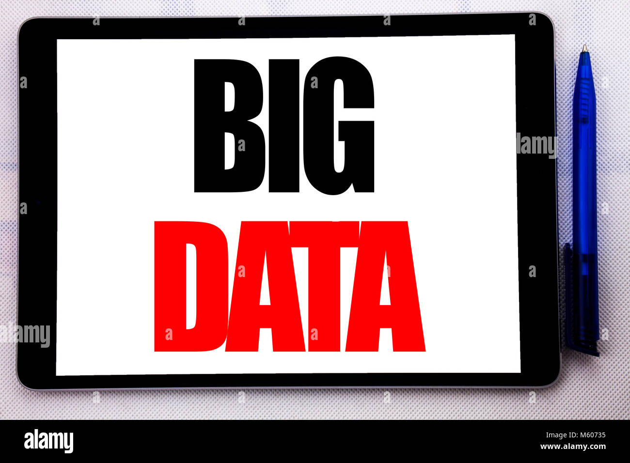 Konzeptionelle Hand schreiben Bildunterschrift Inspiration zeigen große Daten. Business Konzept für Digital Business Analyse auf Tablet-PC auf die Wh geschrieben Stockfoto