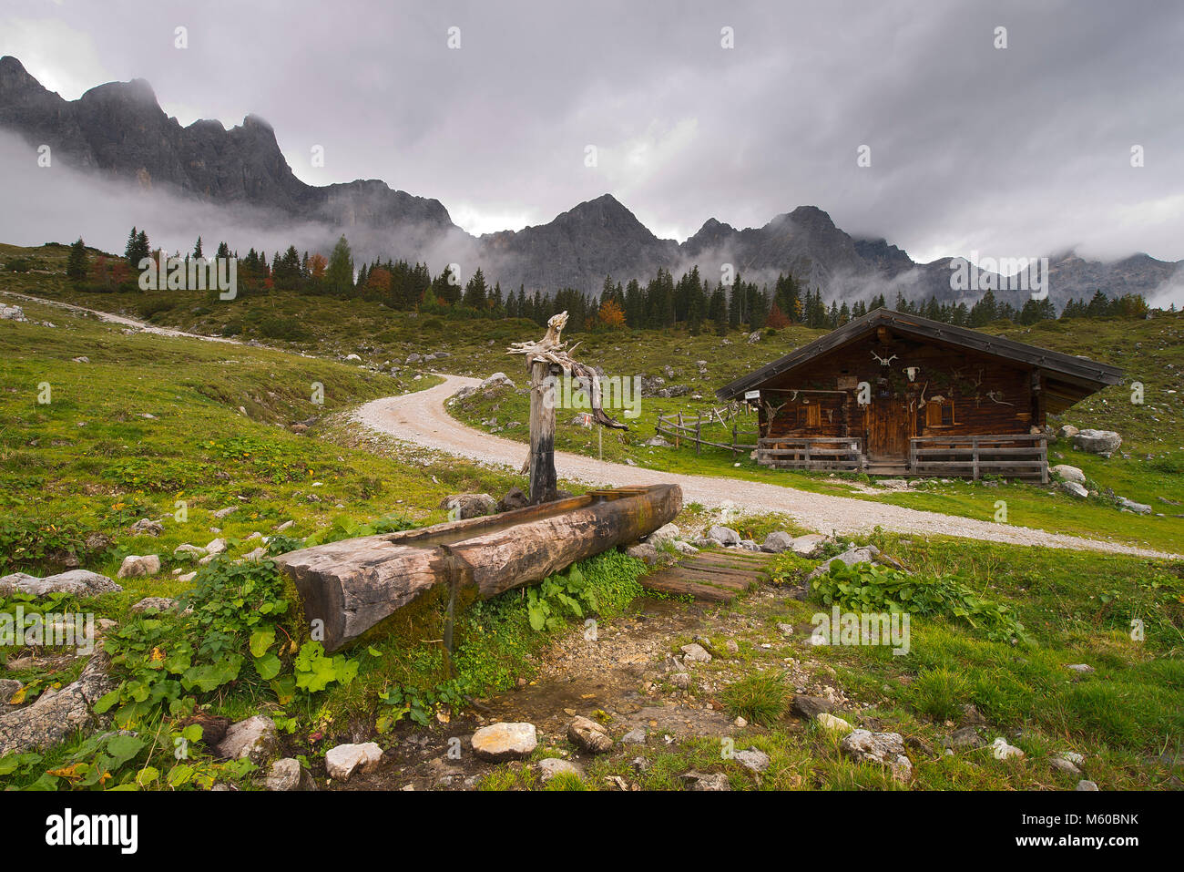 Alm (Ladiz Alm) im Karwendel, Tirol, Österreich im Herbst Stockfoto