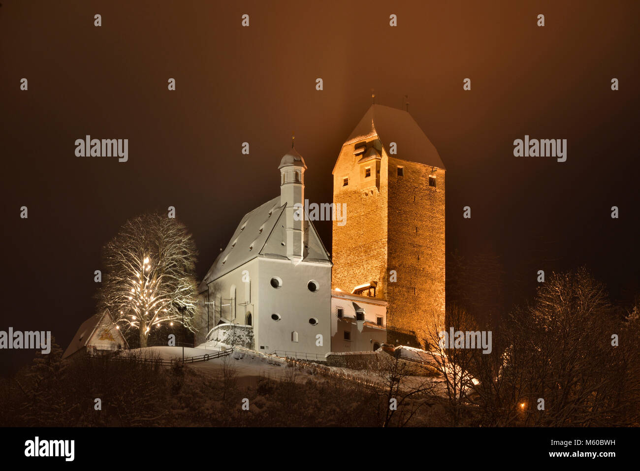 Freundsberg Schloss im Winter. Schwaz, Tirol, Österreich Stockfoto