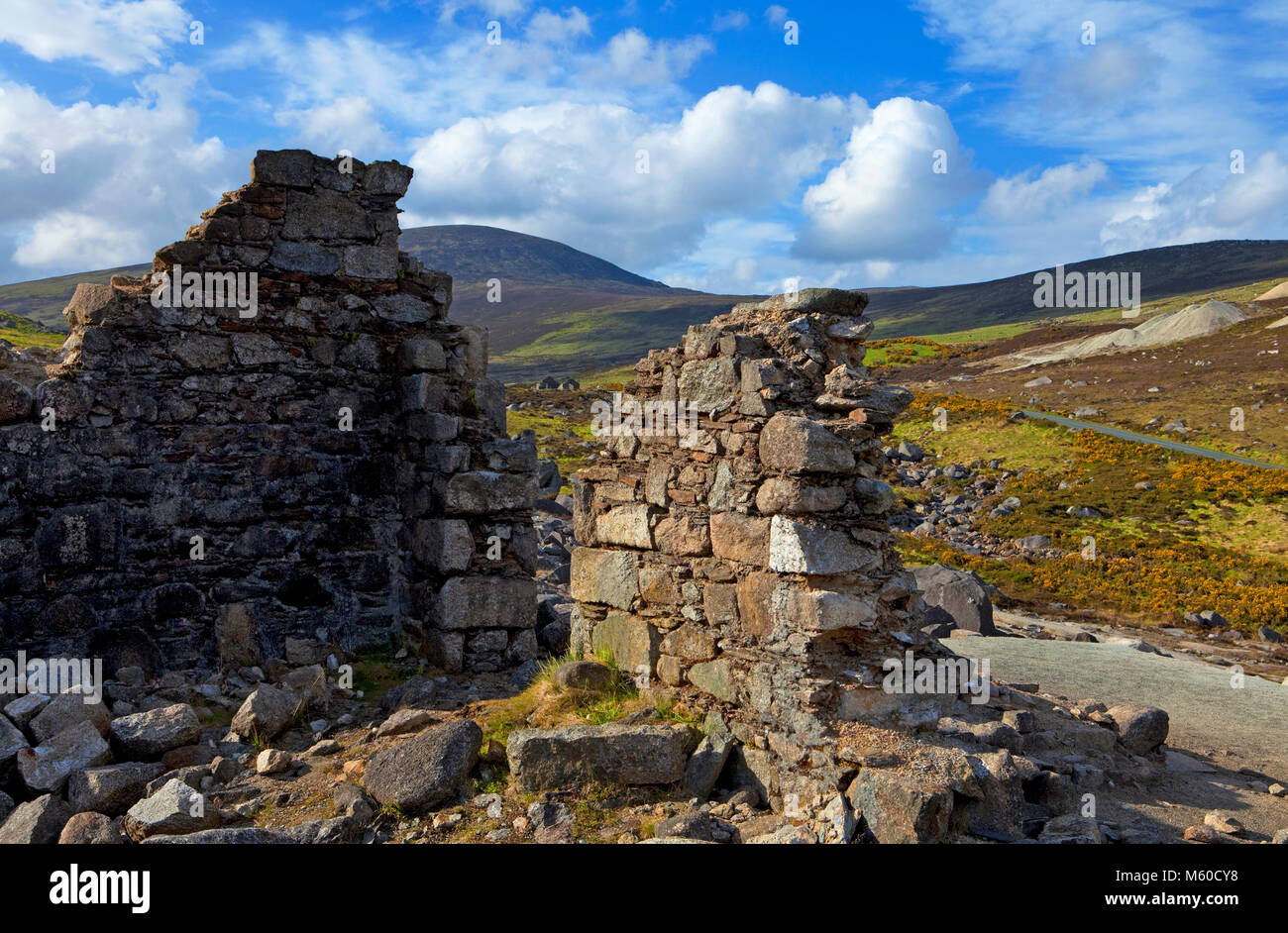 Zerstörten Häuser am alten Minen, über Glendalough Valley, County Wicklow, Irland Stockfoto