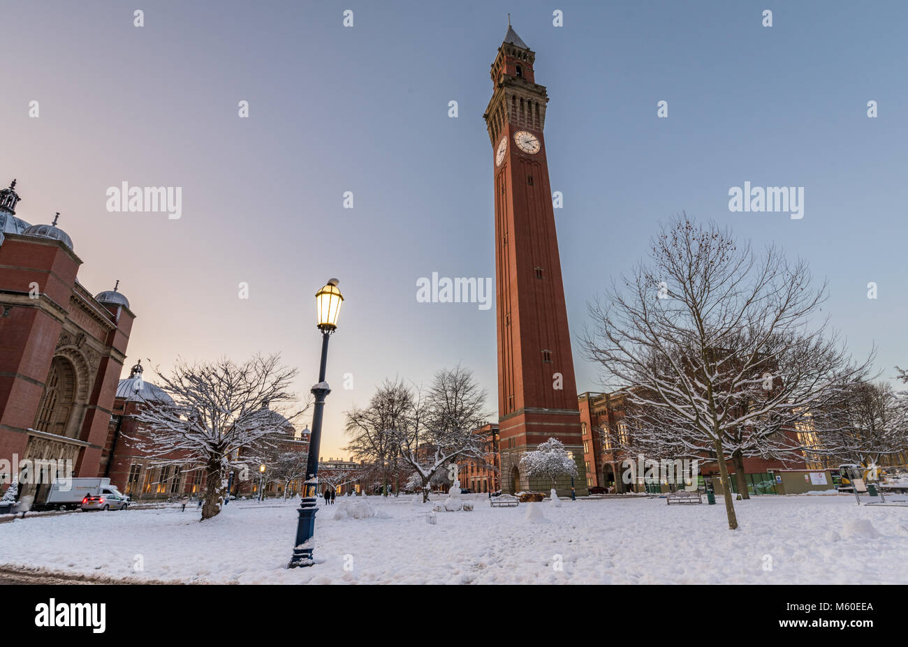 Birmingham University Campus im schweren Winter Schnee Stockfoto