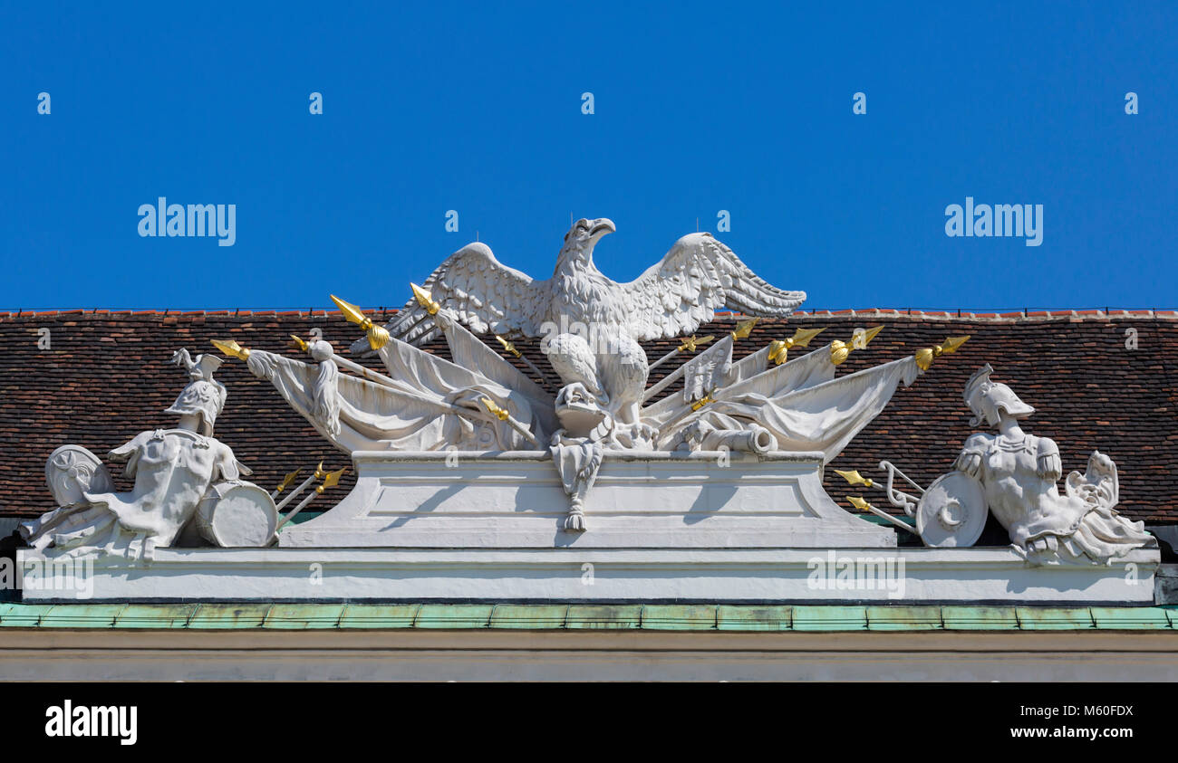 Reichsadler Emblem auf dem Dach der Hofburg, in der Burg, Wien, Wien, Österreich. Stockfoto