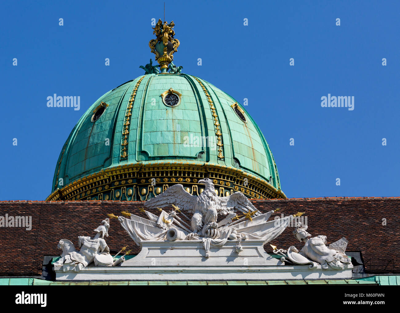 Reichsadler Emblem auf dem Dach der Hofburg, in der Burg, Wien, Wien, Österreich. Stockfoto