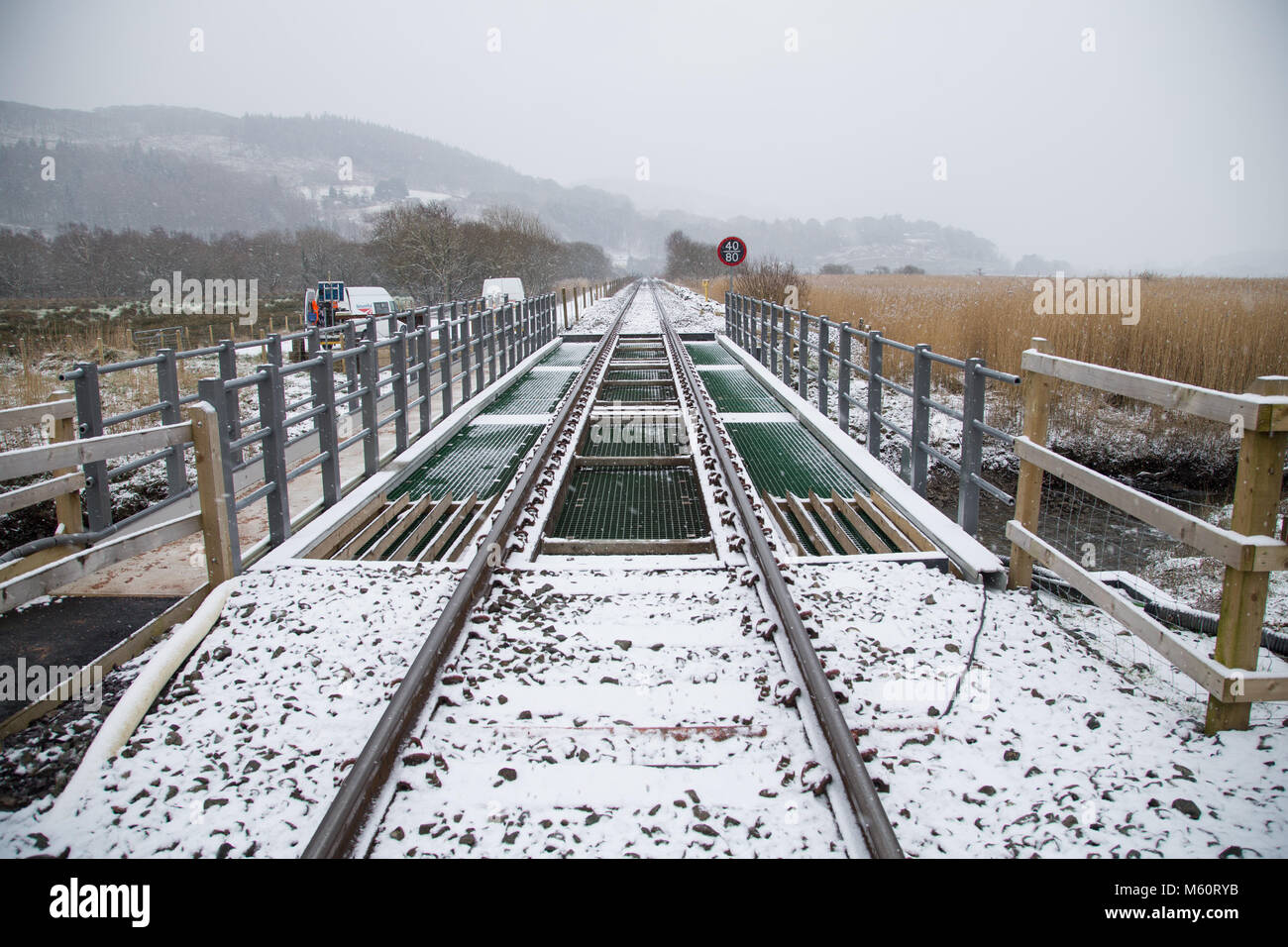 Dovey Junction, Mid Wales. 27 Feb, 2018. UK Wetter: Schnee fallen, wie das Land selbst Klammern für die "Tier aus dem Osten". Credit: atgof. co/Alamy leben Nachrichten Stockfoto