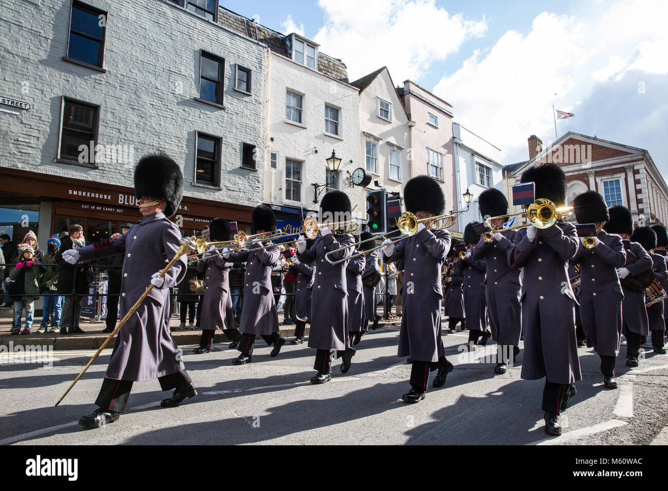 Windsor, Großbritannien. 27. Februar, 2018. Die Band der Coldstream Guards Teil in den Wachwechsel Zeremonie im Schloss Windsor. Credit: Mark Kerrison/Alamy leben Nachrichten Stockfoto