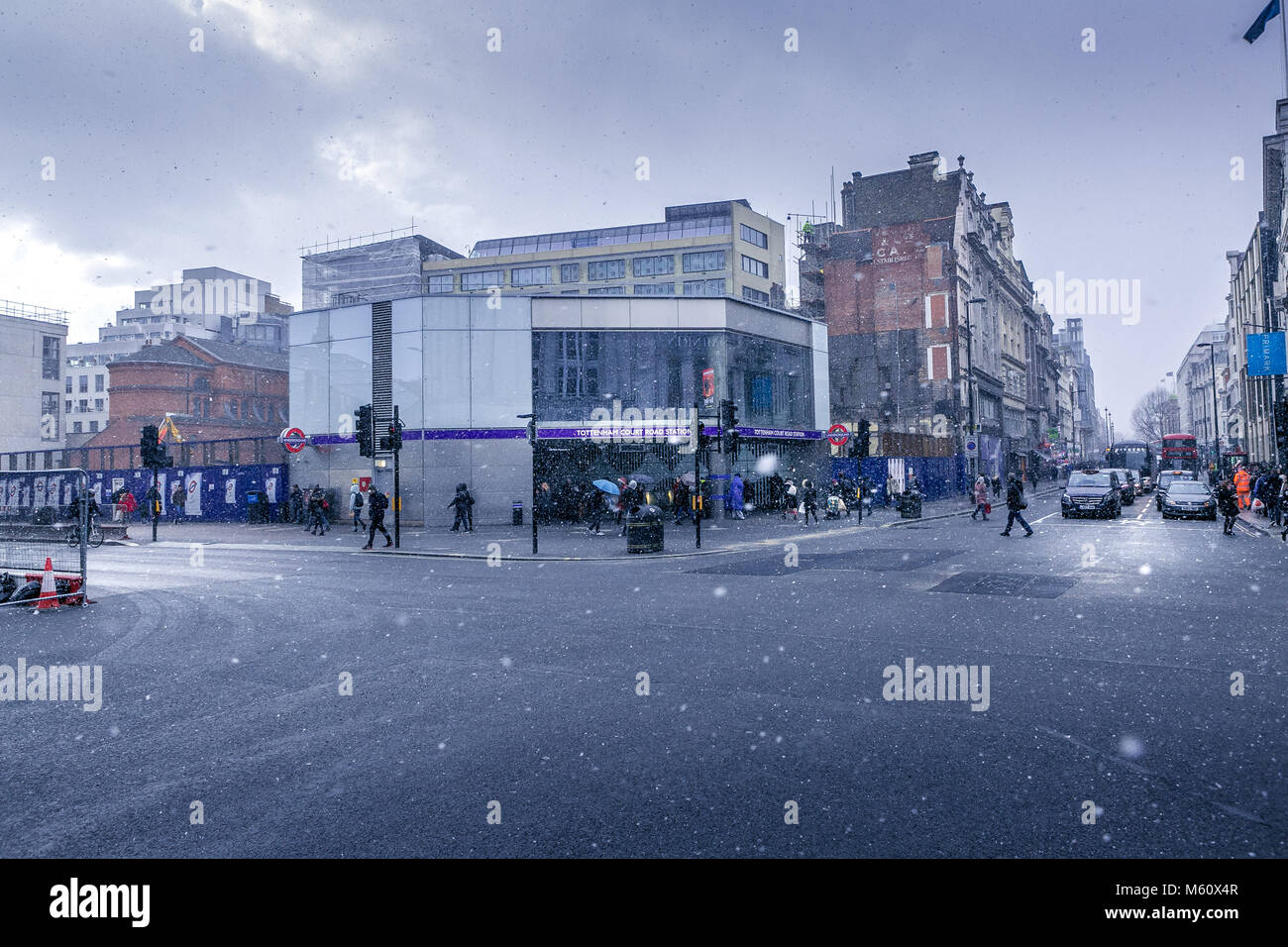 Neue Tottenham Court Road im Schnee Stockfoto