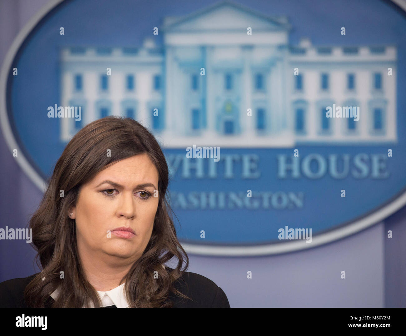 Sprecher des Weißen Hauses Sarah Sanders hält eine news Briefing, 26. Februar 2018, im Weißen Haus in Washington, DC. Foto von Chris Kleponis/CNP/MediaPunch Stockfoto