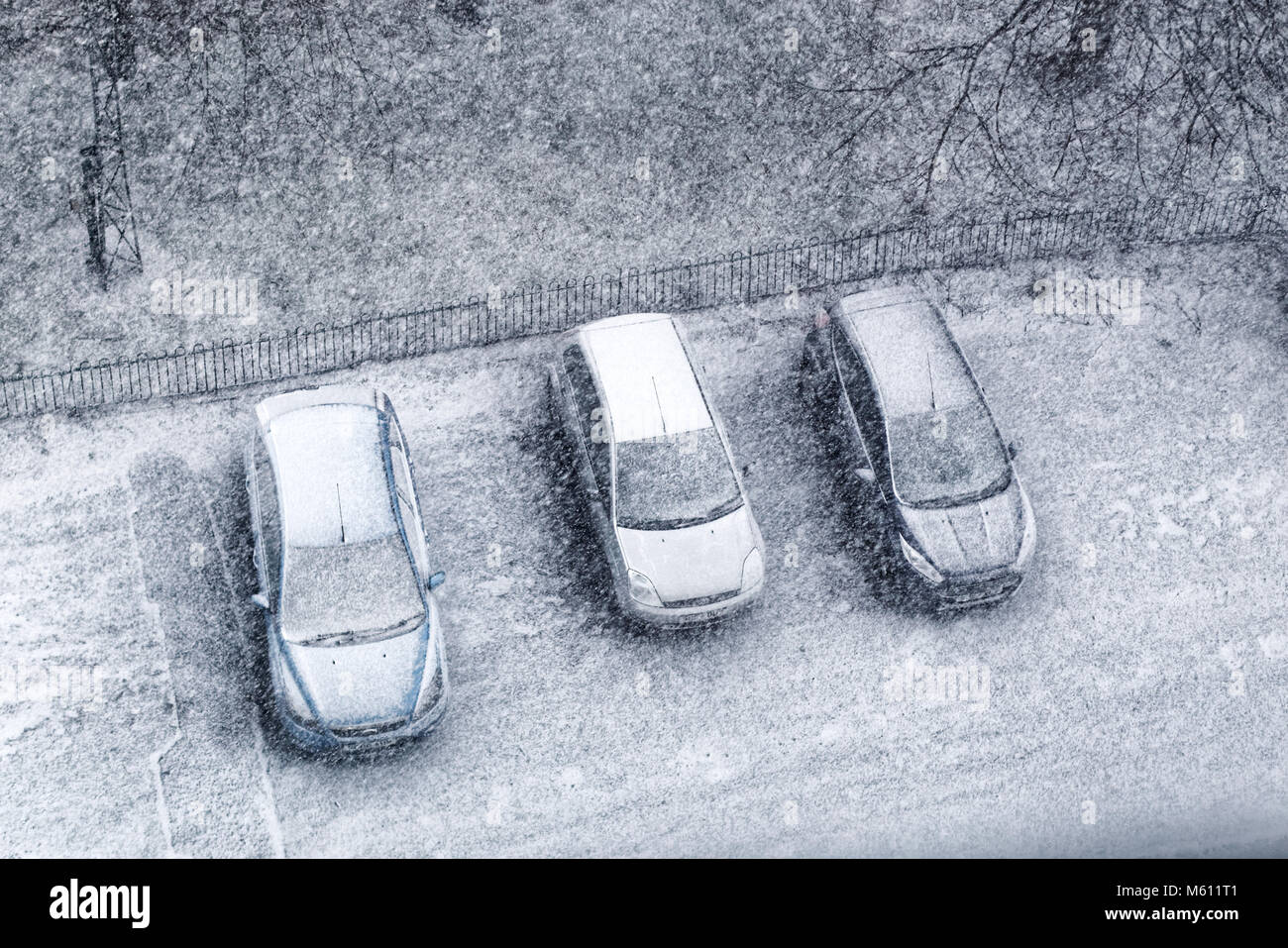 Glasgow, Schottland, Großbritannien, 27.Februar.de Wetter: Das Tier aus dem Osten Wetter schließlich erreicht die Stadt als Blizzard Schnee fällt und ein Flash whiteout, Sichtbarkeit abnimmt. Credit: Gerard Fähre / alamy Leben Nachrichten Stockfoto