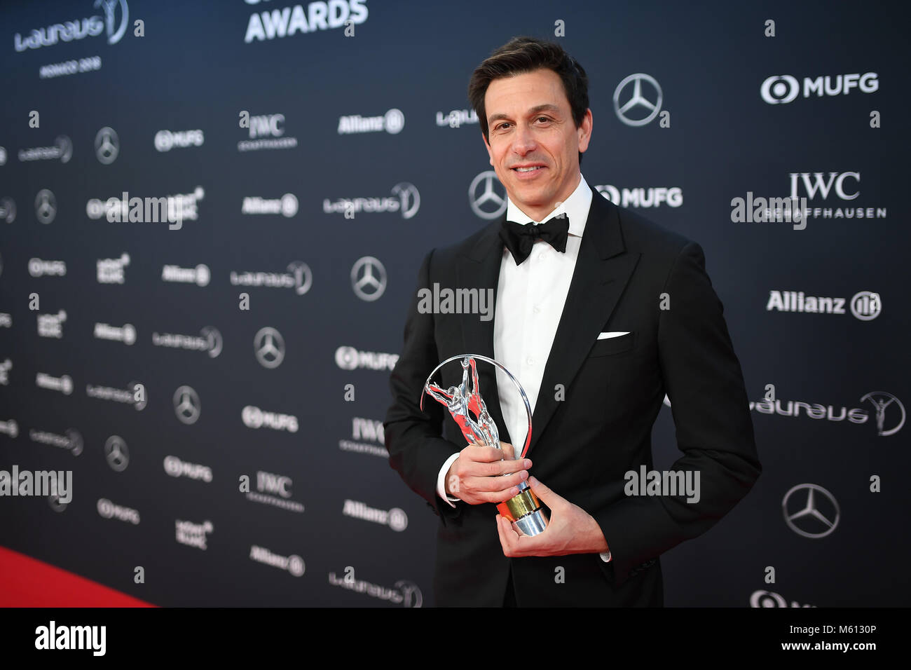 Monte Carlo, Monaco. 27 Feb, 2018. goalger Christian "Toto" Wolff (Teamchef und GeschÃ ftsfÃ hrer von Mercedes-AMG PETRONAS Motorsport) mit Fischlocker Laureus Trophaee. GES/Allgemein / Laureus World Sports Awards 2018: Preisverleihung, 27.02.2018 Allgemein: Laureus World Sports Awards 2018: Preisverleihung, Monaco, 27. Februar 2018 | Verwendung der weltweiten Kredit: dpa/Alamy leben Nachrichten Stockfoto