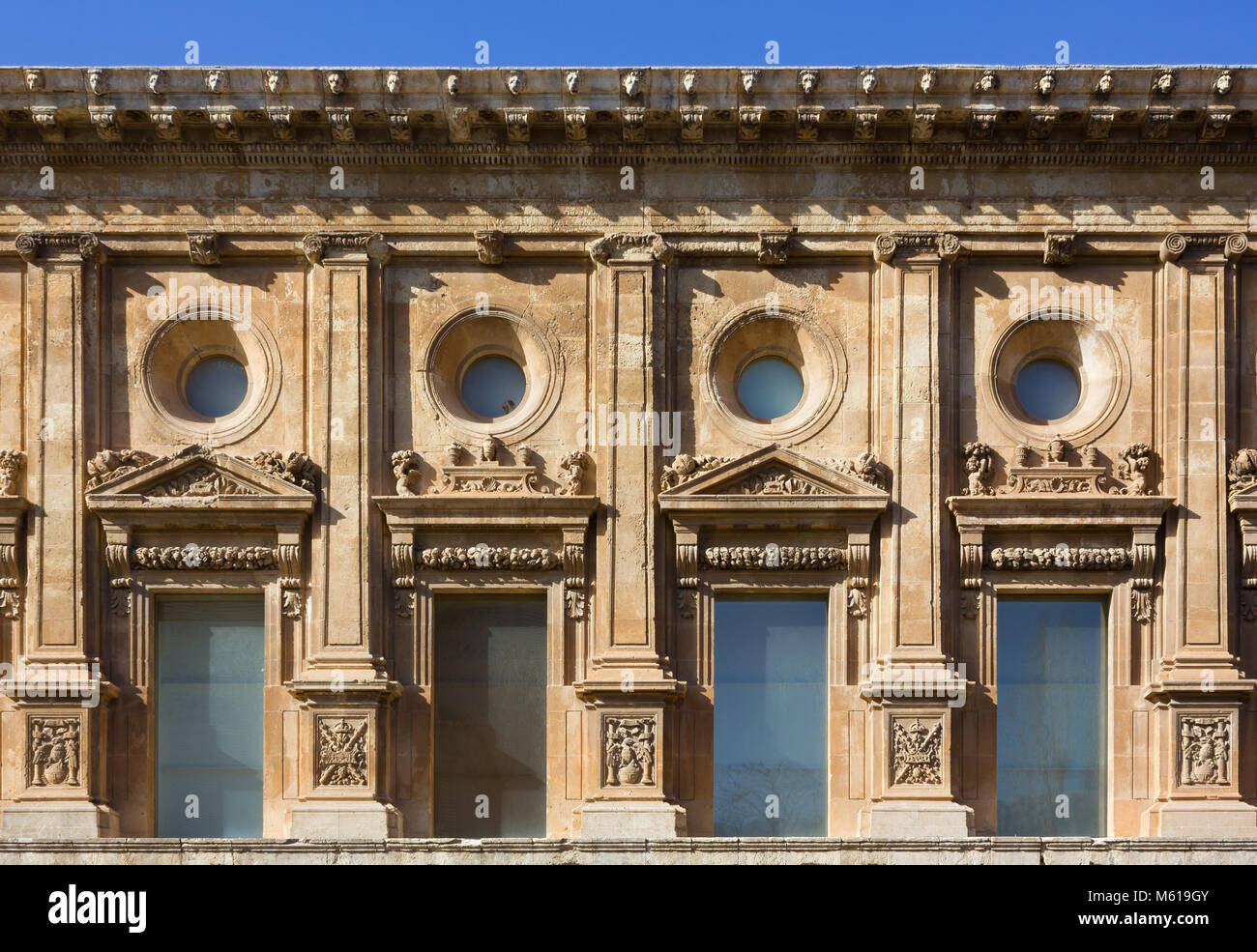 Detail der Fassade der Palast von Karl V. in der Alhambra in Granada, Spanien Stockfoto