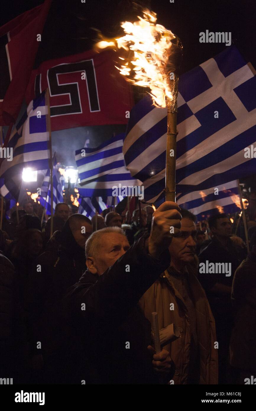 Anhänger der Griechischen Chrysi Avgi (Golden Dawn), rechtsextremen nationalistischen Partei, während der Rallye in Athen. 03.02.2018 | Verwendung weltweit Stockfoto