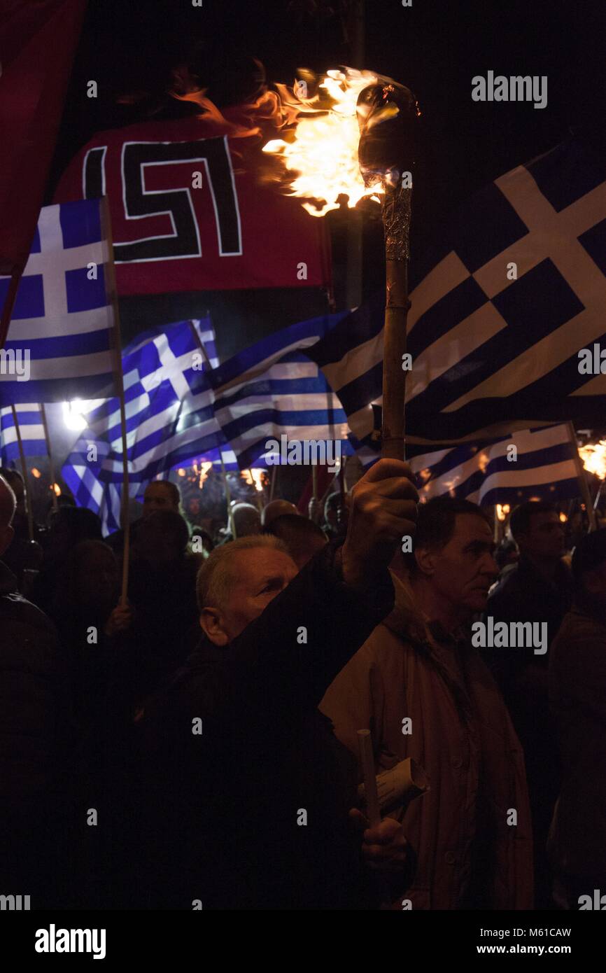 Anhänger der Griechischen Chrysi Avgi (Golden Dawn), rechtsextremen nationalistischen Partei, während der Rallye in Athen. 03.02.2018 | Verwendung weltweit Stockfoto