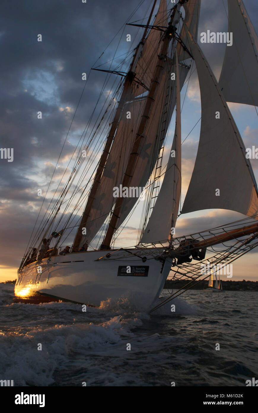 Coral of Cowes zu Beginn des Round the Island Race 2013. Coral ist ein von Fred Shepherd entworfener und von White Brothers of Southampton gebauter Schoner aus dem Jahr 1902. Stockfoto