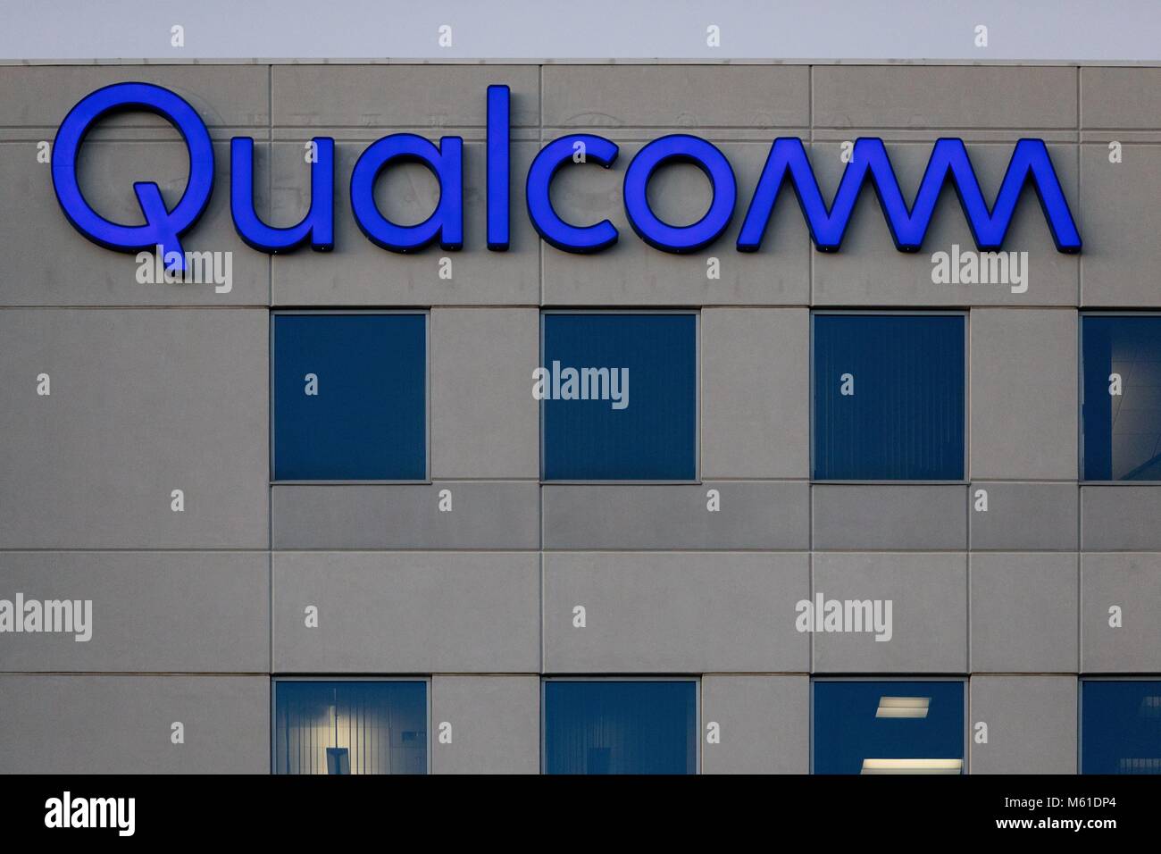 Corporate Logo von Qualcomm in Sorrento Valley, wo viele High-Tech, Biotechnologie und IT-Unternehmen befinden, im Februar 2018. | Verwendung weltweit Stockfoto