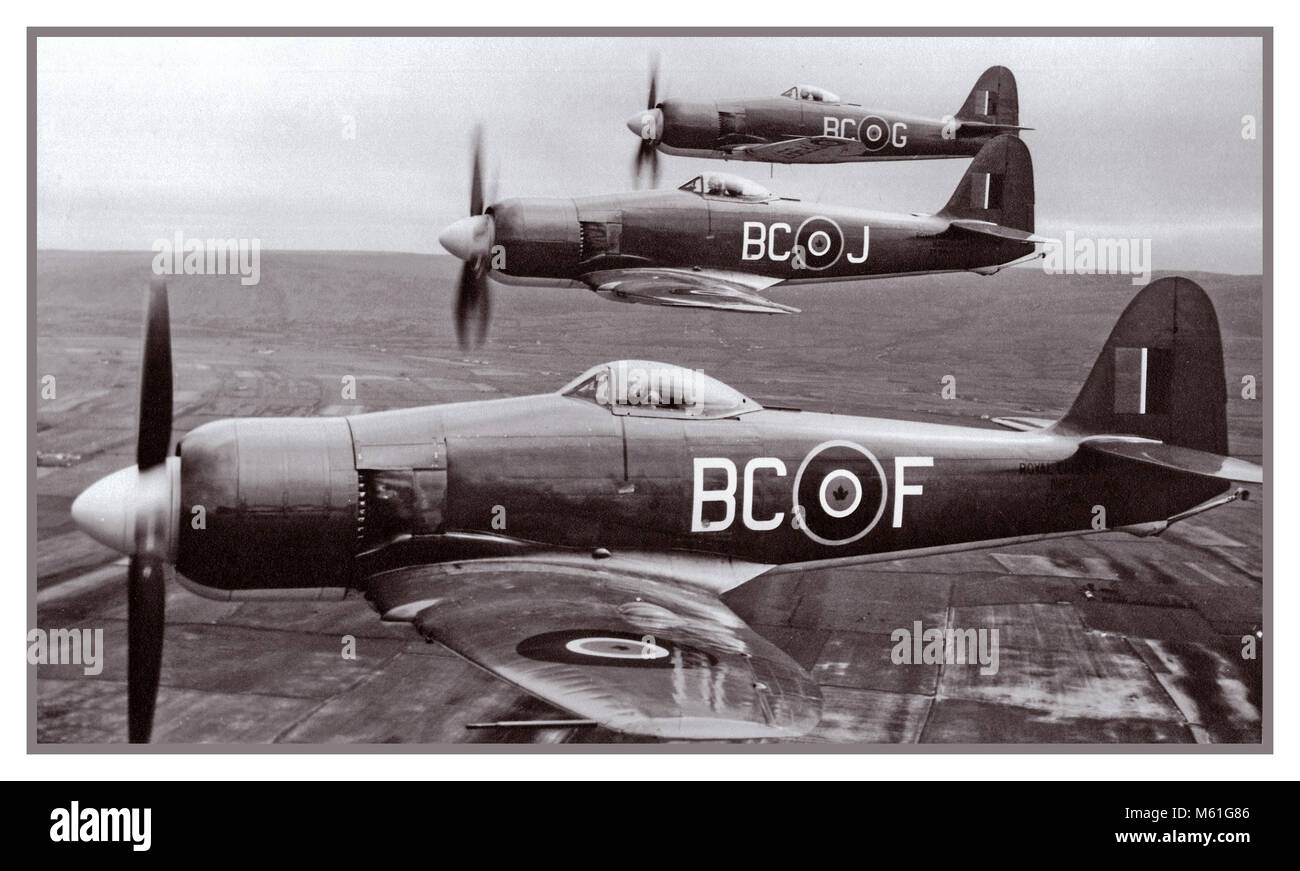 Vintage B&W 1940 Hawker Sea Fury Flugzeuge Naval Sea Bomber in Formation post WW2 Stockfoto