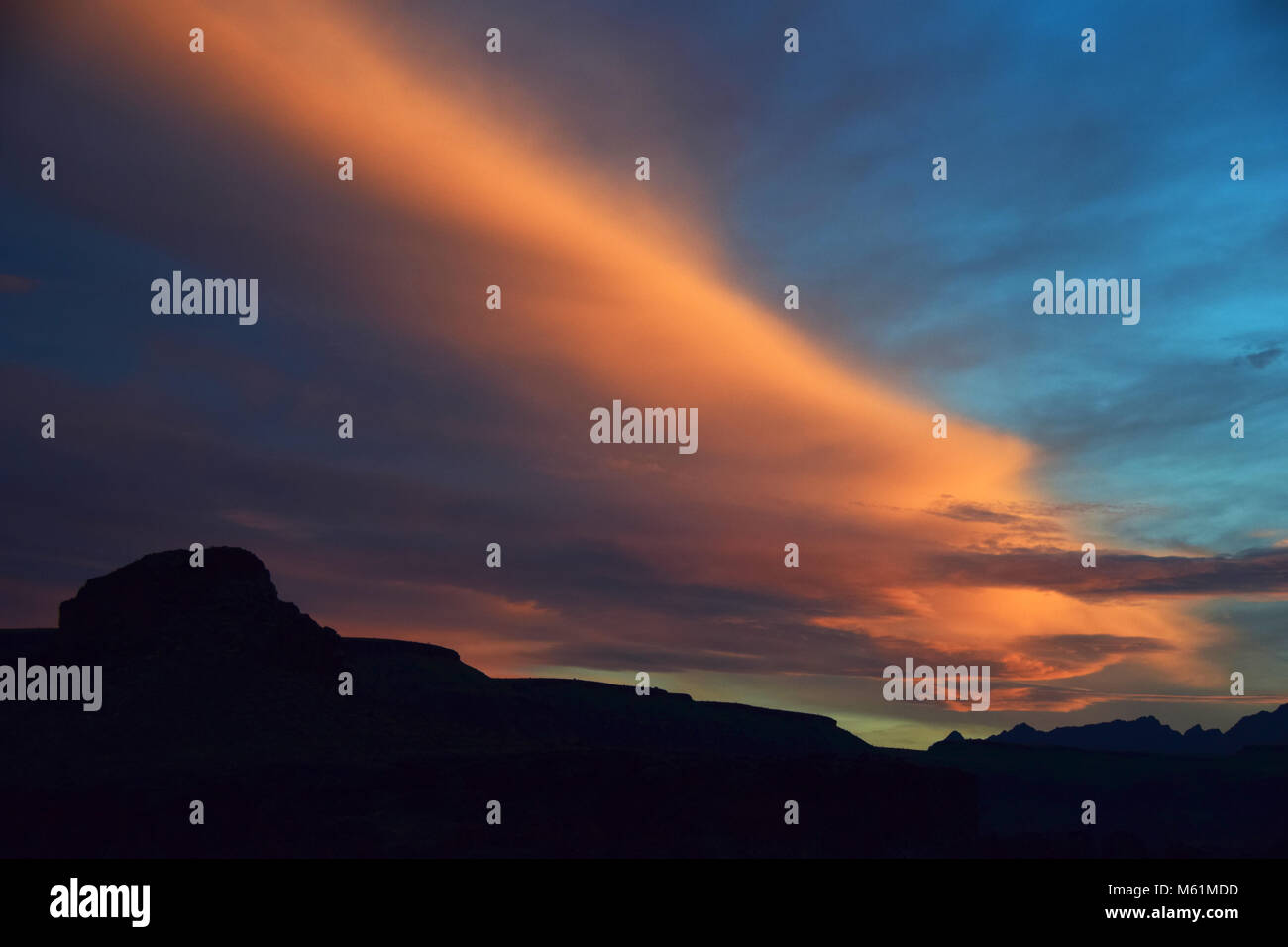 Mojave Wüste Sonnenuntergang vom Loch in der Wand Campground in Kalifornien Stockfoto