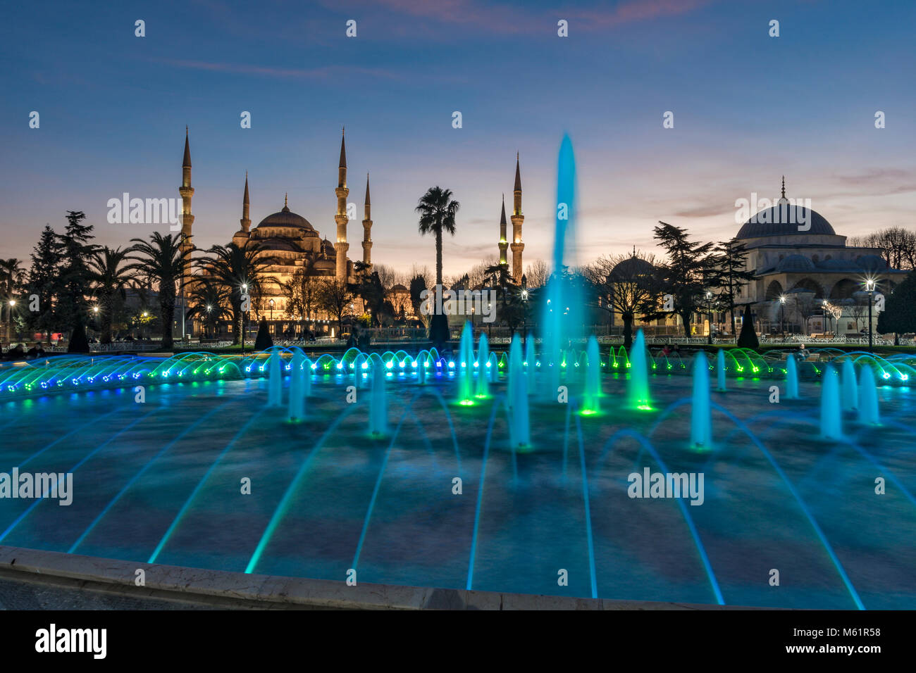 Die Blaue Moschee bei Nacht, Sultanahmet Platz, Stadtteil Fatih Istanbul, Türkei Stockfoto