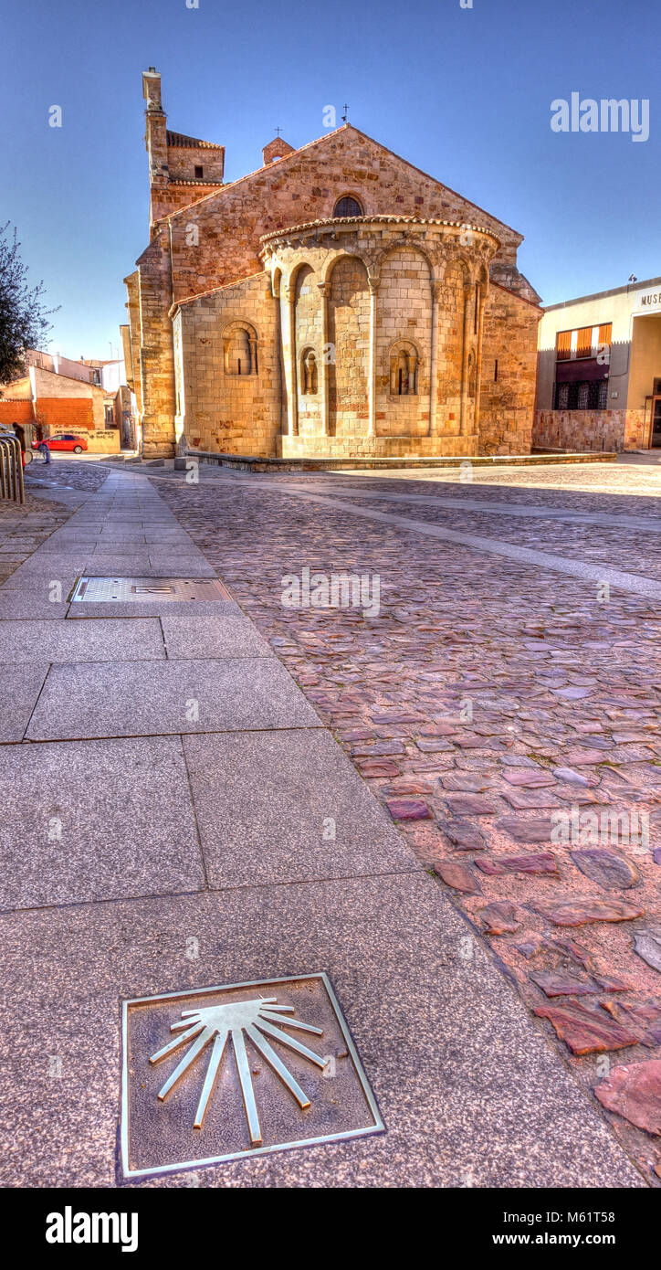 Santa María la Nueva Kirche und der Jakobsweg Zeichen, Zamora, Spanien Stockfoto