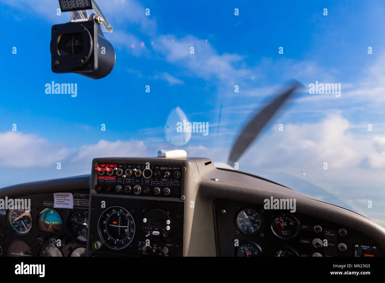 Himmel und Dashboard der private Sport Flugzeug Stockfoto