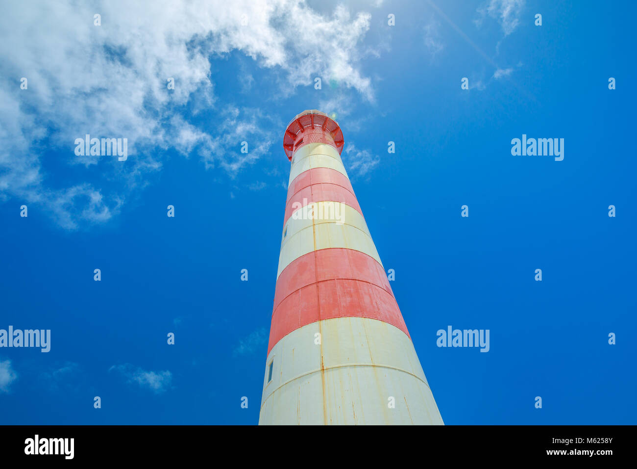 Iconic Moore Lighthouse Point auf blauen Himmel in Geraldton, Western Australia. Die historische Steel Tower ist im Jahre 1878. Kopieren Sie Platz. Stockfoto