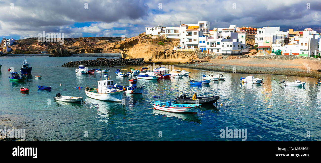 Traditionelle Fischerboote und bunten Häusern, San Miguel de Tajao, Teneriffa, Spanien. Stockfoto