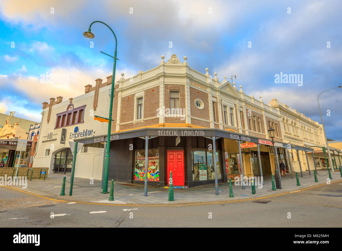 Albany, Australien - Dec 28, 2017: Empire Gebäude mit Mark Blyth Fine Jewelry Store und Butterscotch Ecke der York Street und Stirling Terrasse Stockfoto