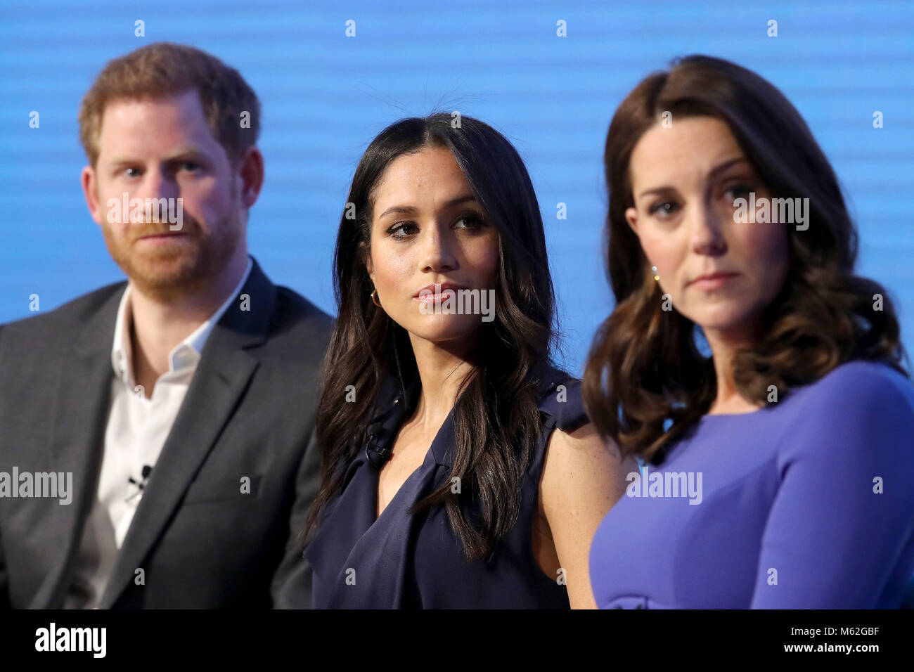 (Nach rechts) Prinz Harry, Meghan Markle und die Herzogin von Cambridge während der ersten königlichen Stiftung Forum in Central London. Stockfoto