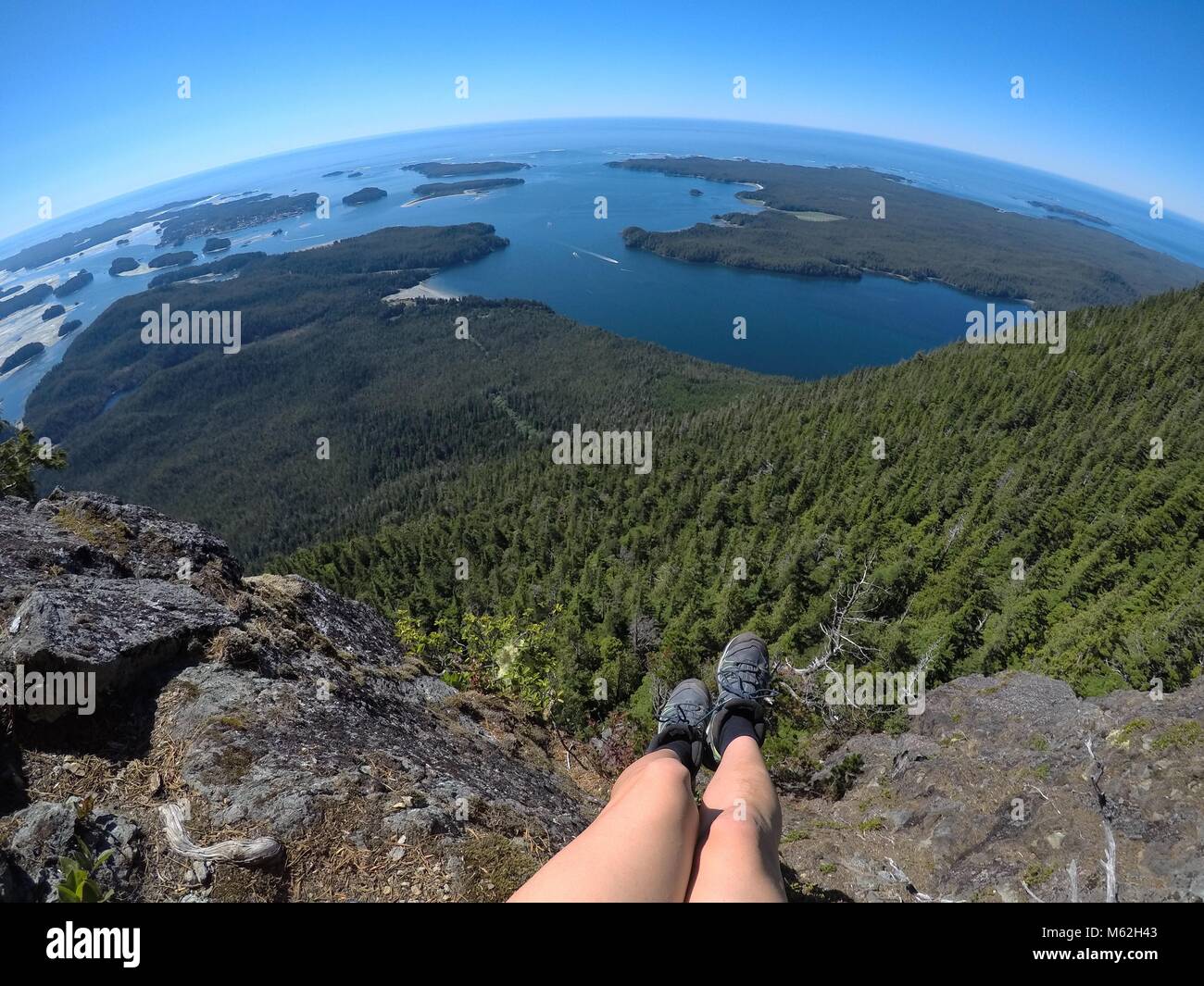 Fish-eye View von Tofino und Umgebung von Peak der Alleinerziehenden, die Kegel Wanderung, British Columbia, Kanada Stockfoto