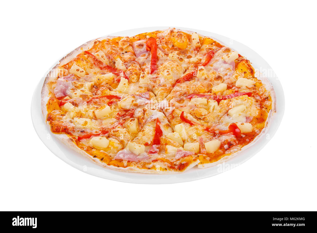 Pizza ganze Runde, in Stücke schneiden, auf einem weißen Hintergrund isoliert. Schnelles Essen in einer Pizzeria, einem Mehligen Käse Produkt. Seitenansicht Stockfoto