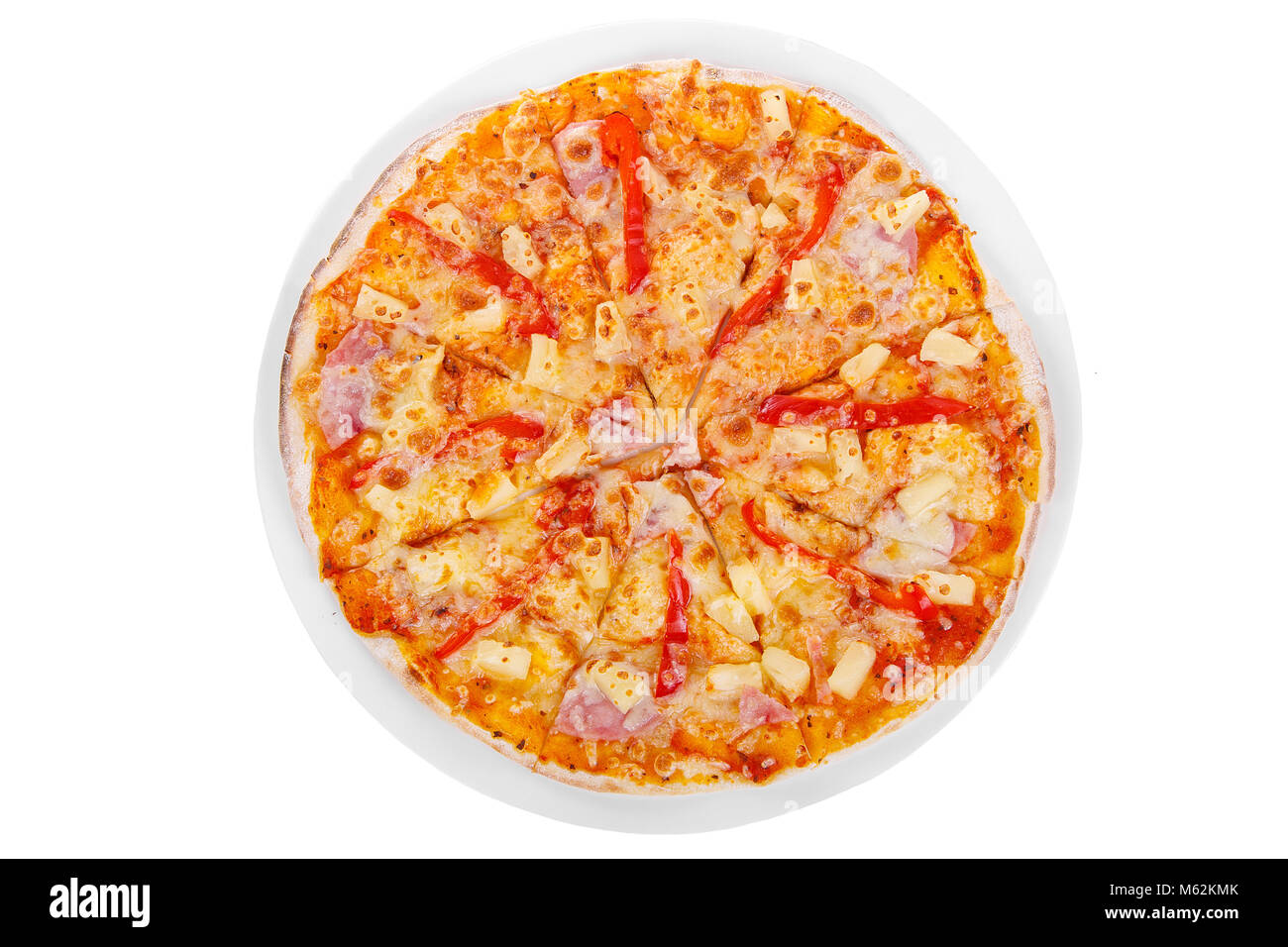 Pizza ganze Runde, in Stücke schneiden, auf einem weißen Hintergrund isoliert. Schnelles Essen in einer Pizzeria, einem Mehligen Käse Produkt. Ansicht von oben Stockfoto