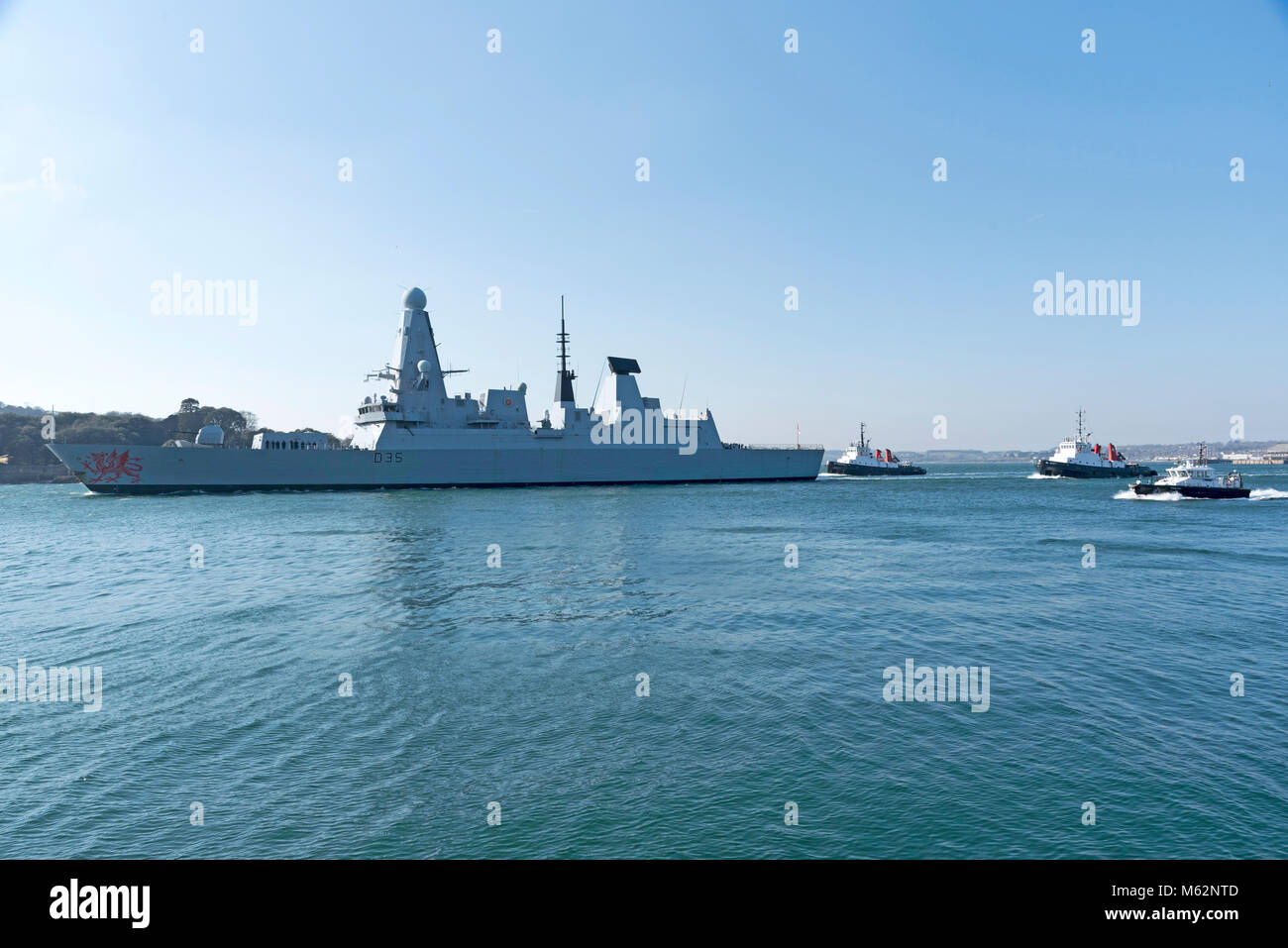 Plymouth, Devon, England, UK. HMS Dragon ein Typ 45 gewagte Klasse air defence Zerstörer Devonport abfliegen. Februar 2018 Stockfoto