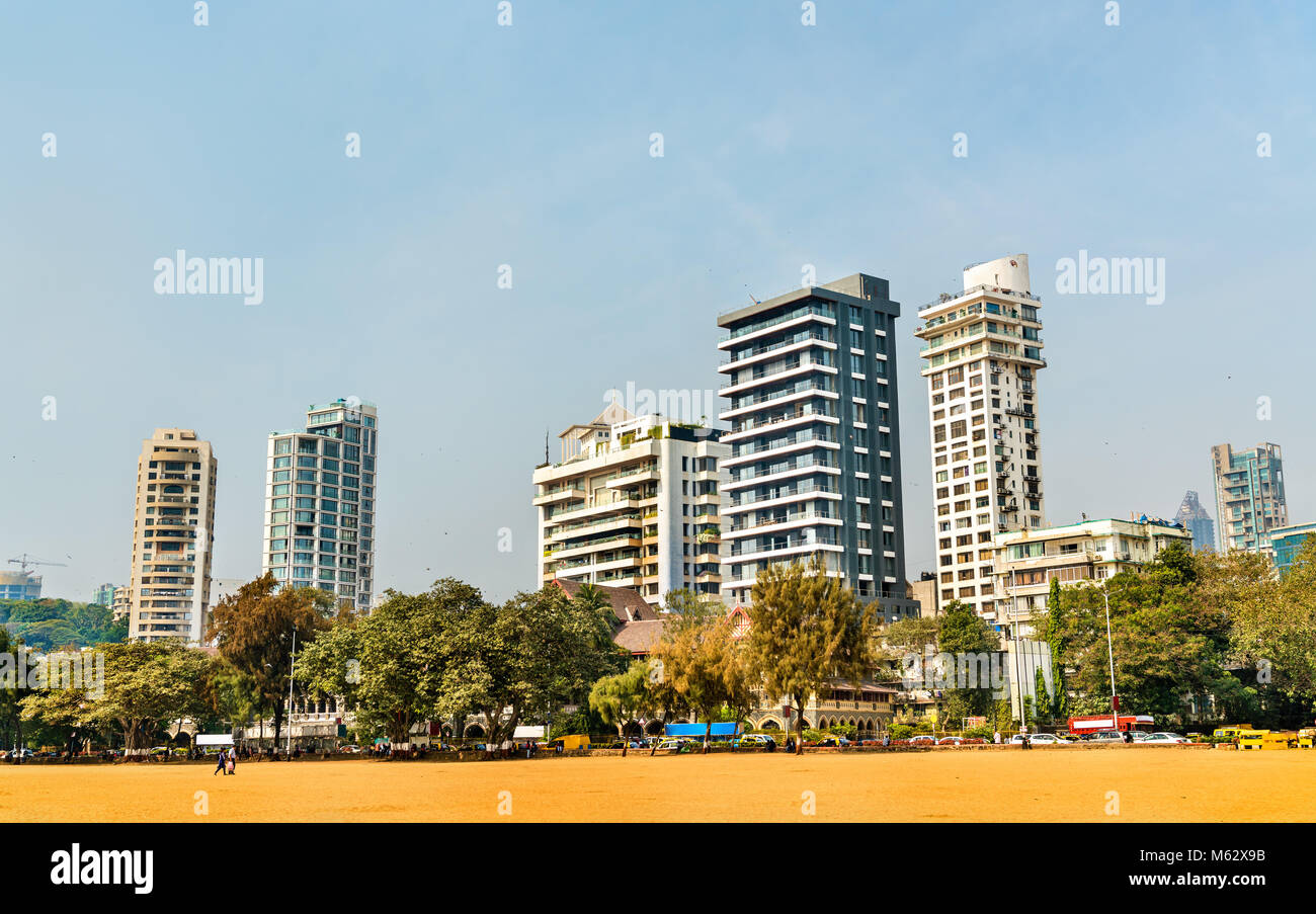 Mumbai Skyline von Girgaon Chowpatty Beach Stockfoto