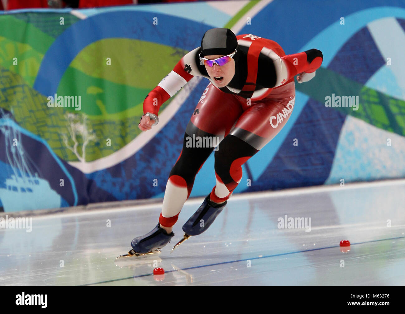 Christine Nesbitt von Kanada in Aktion in der Frauen 1000 Meter speedskating Rennen auf dem Richmond Oval während der Olympischen Spiele in Vancouver. Nesbitt gewann die Goldmedaille in der Veranstaltung. Stockfoto