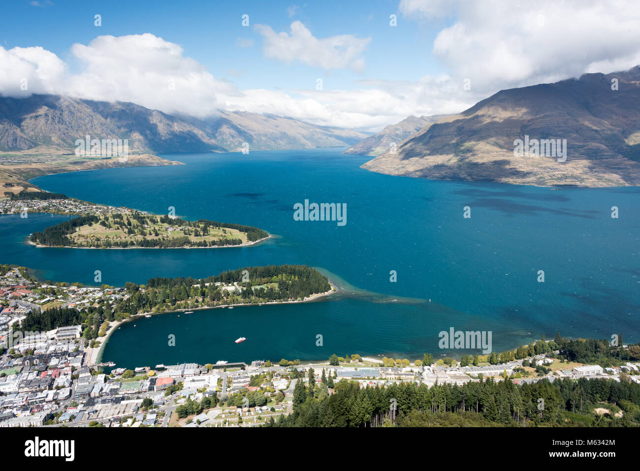 Luftaufnahme von Queenstown und den Lake Wakatipu, Südinsel, Neuseeland Stockfoto