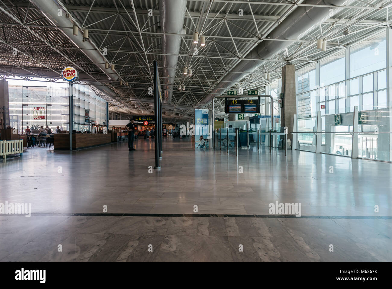 Puerto del Rosario, Fuerteventura, Kanarische Inseln, Spanien - 18. Februar 2018: Boarding gates am Flughafen Fuerteventura Stockfoto