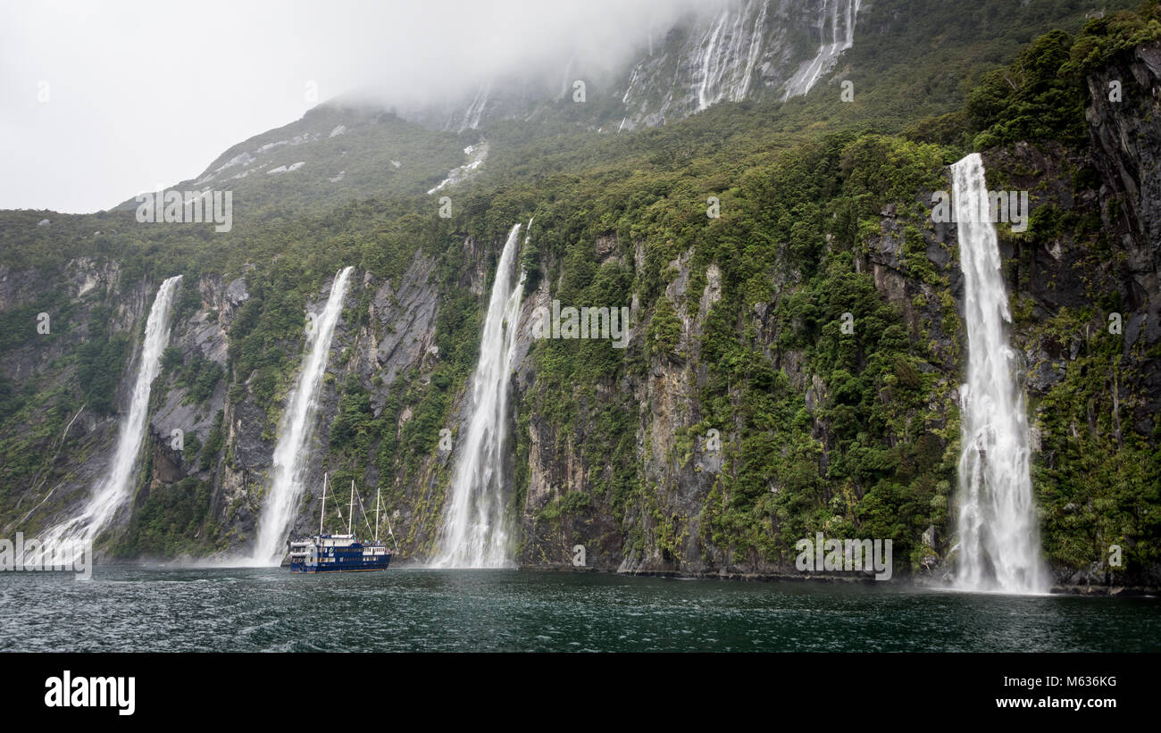 Milford Sound im Regen ist eher Normal als Sonnenschein Stockfoto