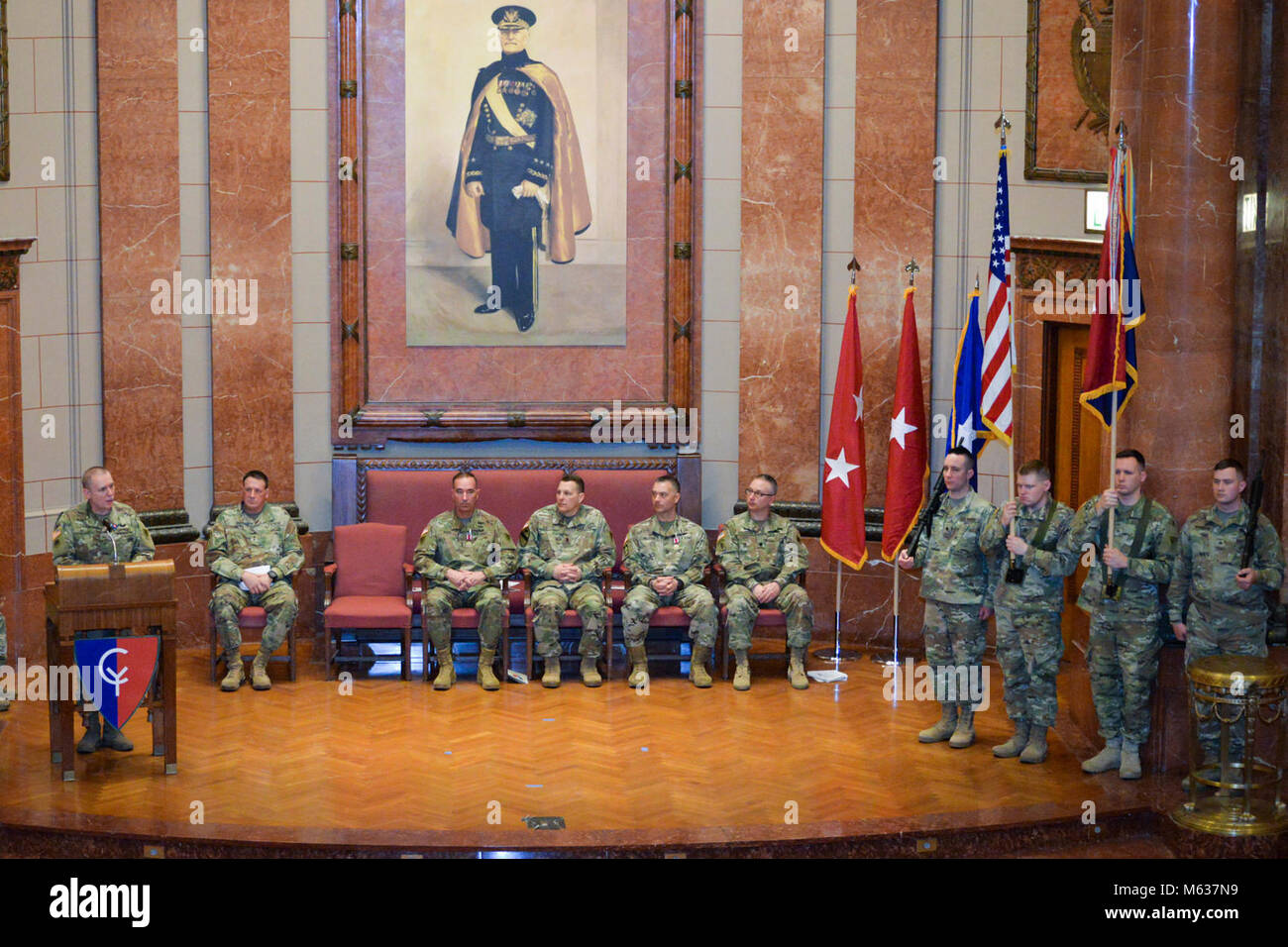 Brig. Gen. Gordon L. Ellis, der Kommandeur der 38th Infantry Division, Adressen Soldaten und Gästen in der Einheit ändern des Befehls Zeremonie in Indianapolis, Sonntag, Februar 11, 2018. "Als ich übernehmen das Kommando, ich bin Bewusstsein von der Notwendigkeit, sich weiterhin nachhaltig die Bereitschaft über die Bildung dieser Division zu bauen", sagt Ellis. Stockfoto