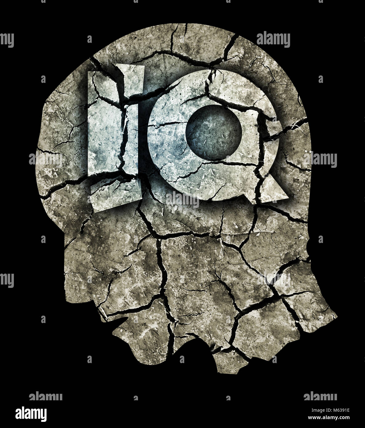 Demenz Intelligenzquotient Konzept. Foto - Montage mit Trockene Rissige Erde und männlichen Kopf mit Intelligenzquotient Symbol Stockfoto