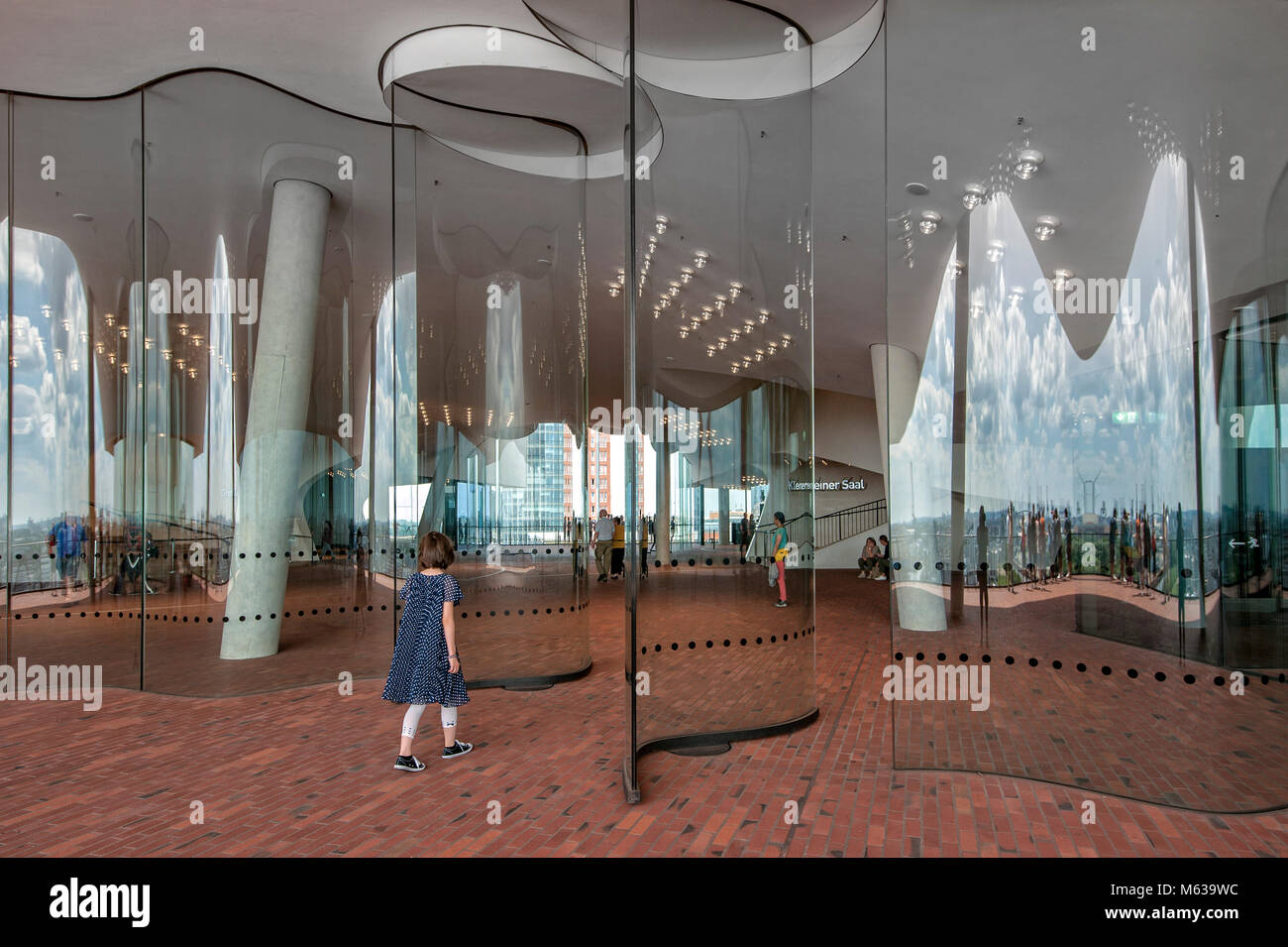 Aussichtsplattform Plaza und Foyer der Elbphilharmonie. Stockfoto