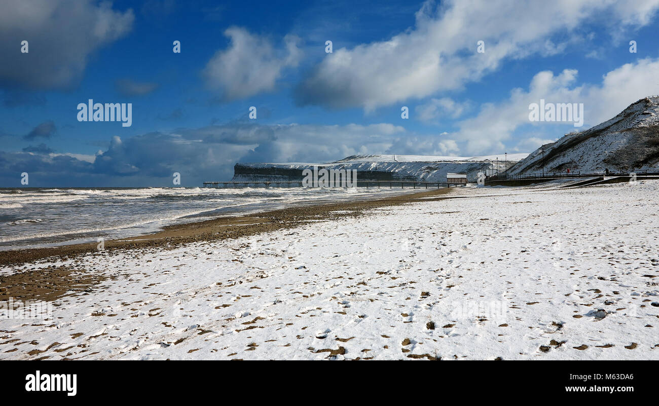 Saltburn Pier, Huntcliff und Warsett Hill im Winter Stockfoto