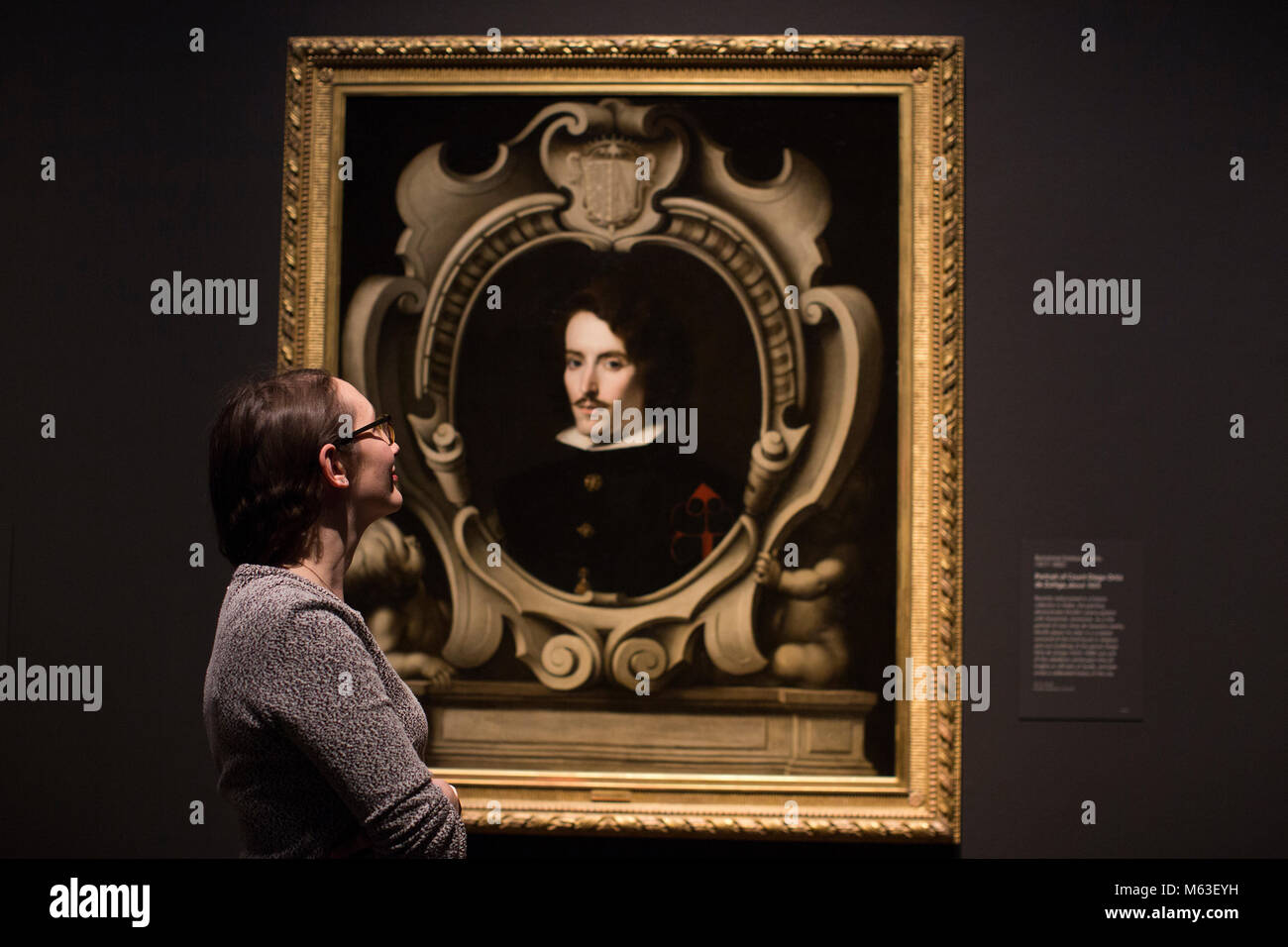 Ein Besucher im Blickpunkt Bartolomé Esteban Murillos "Portrait des Grafen Diego Ortiz de Zúñiga' (ca. 1655). Kennzeichnung des 400 anniverseray der Geburt von Bartolome Esteban Murillo (1617-1682) Die Ausstellung der Nationalgalerie, Murillo: Der Selbstporträts sind zum ersten Mal in der über 300 Jahre gezeigt. Credit: Jeff Gilbert/Alamy leben Nachrichten Stockfoto